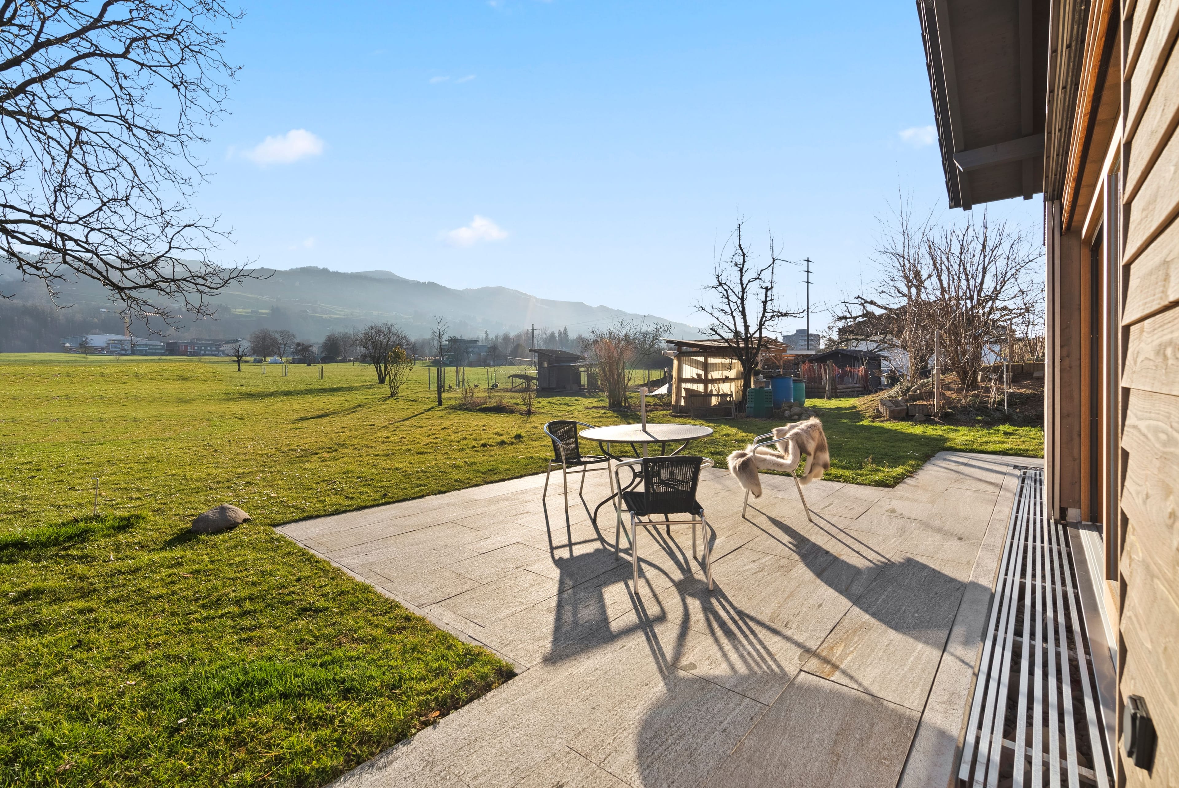 Freistehendes 3-Zimmer-Holzhaus mit Weitsicht in Galgenen - Bild 12