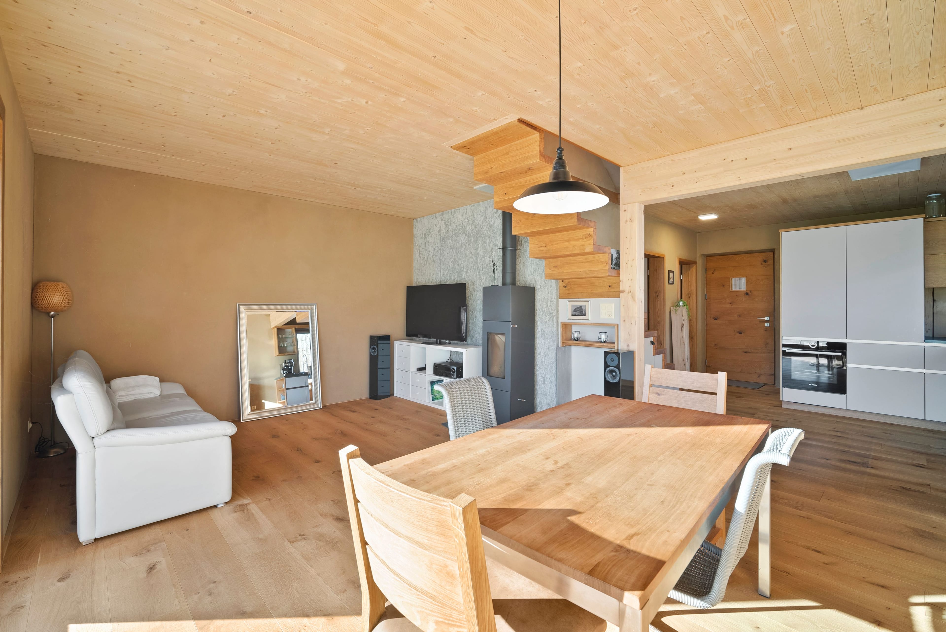Freistehendes 3-Zimmer-Holzhaus mit Weitsicht in Galgenen - Bild 5