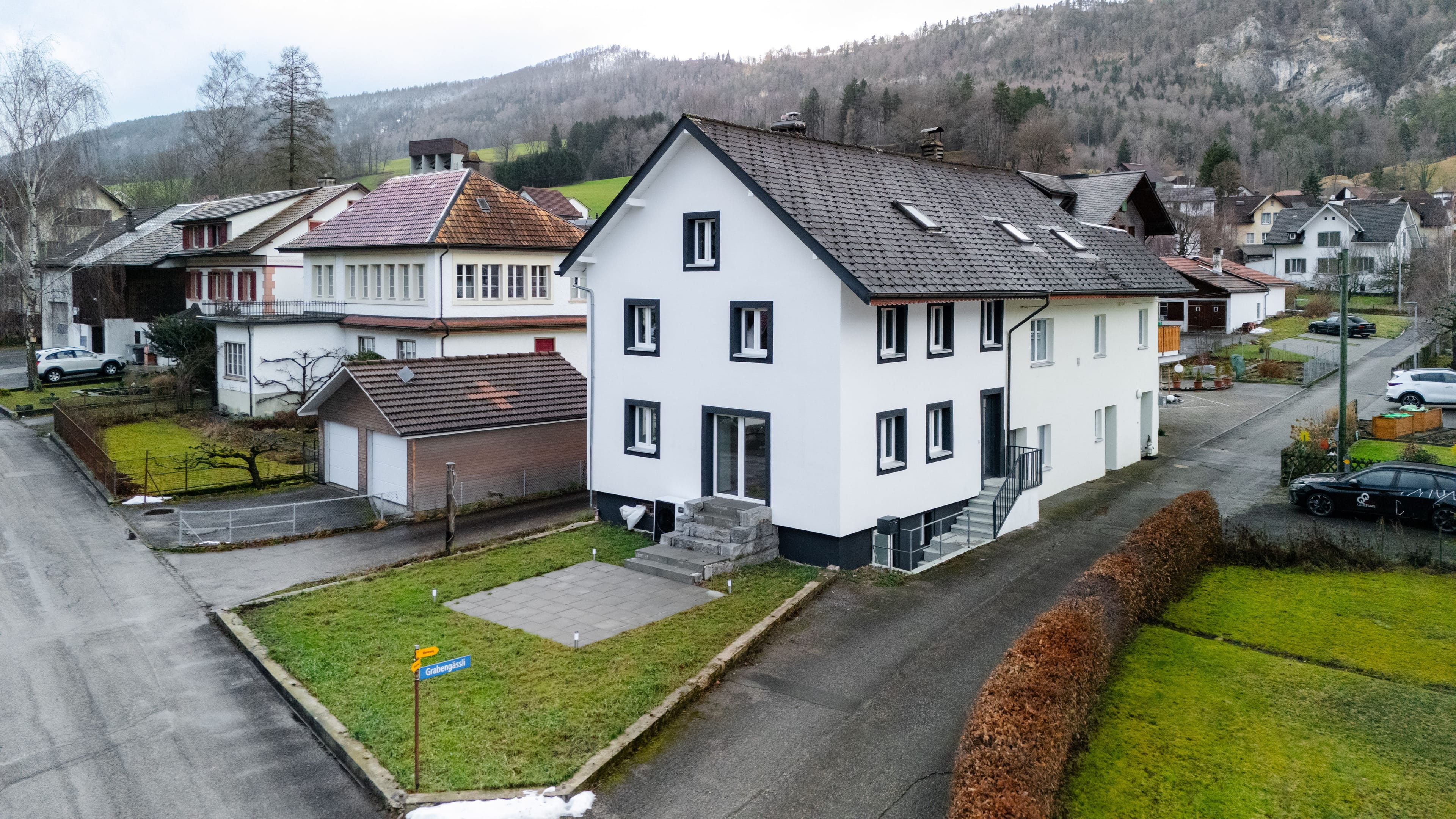 Kernsaniert 4.5-Zi.-Doppeleinfamilienhaus, Welschenrohr - Bild 1