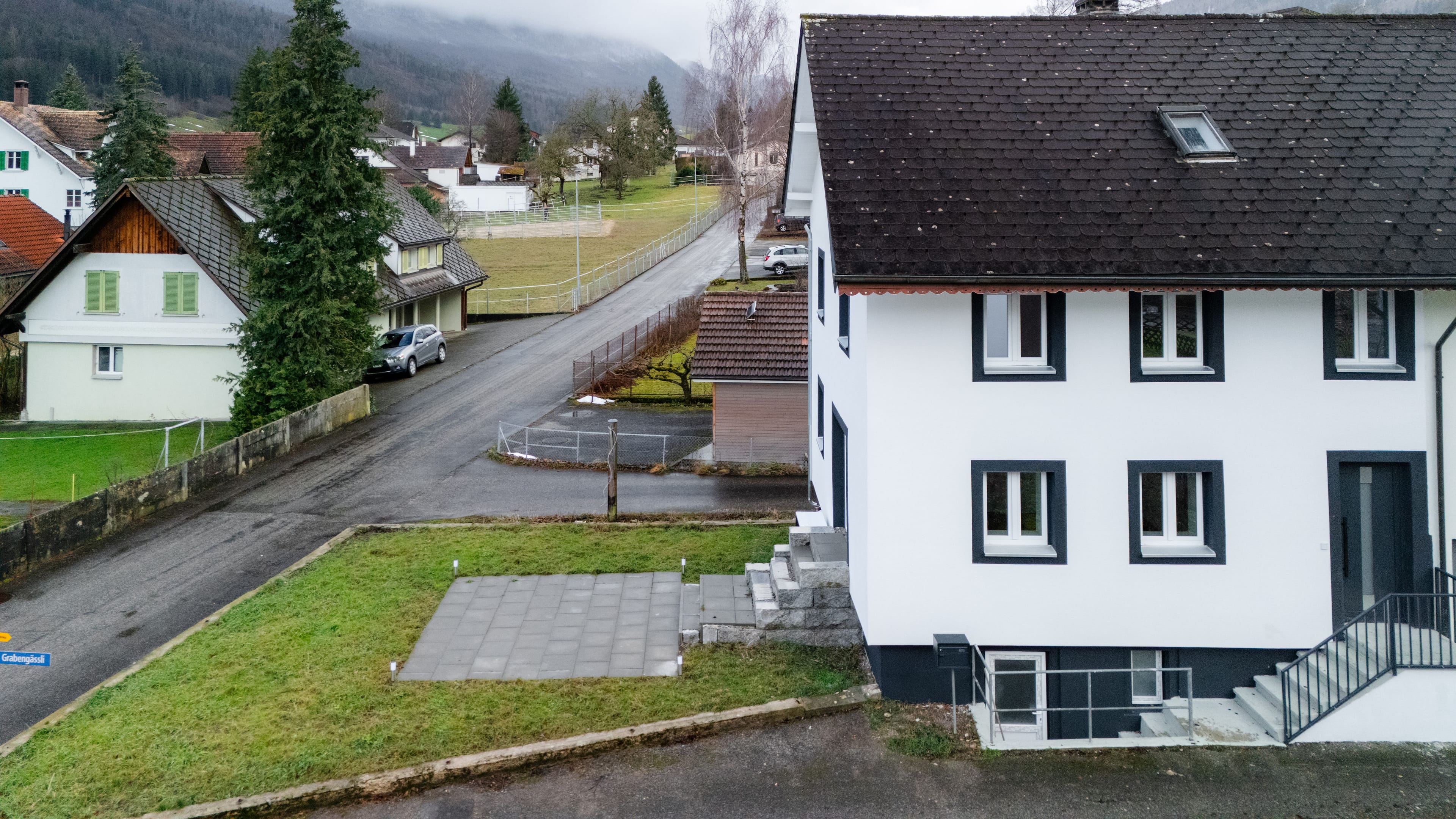 Kernsaniert 4.5-Zi.-Doppeleinfamilienhaus, Welschenrohr - Bild 2