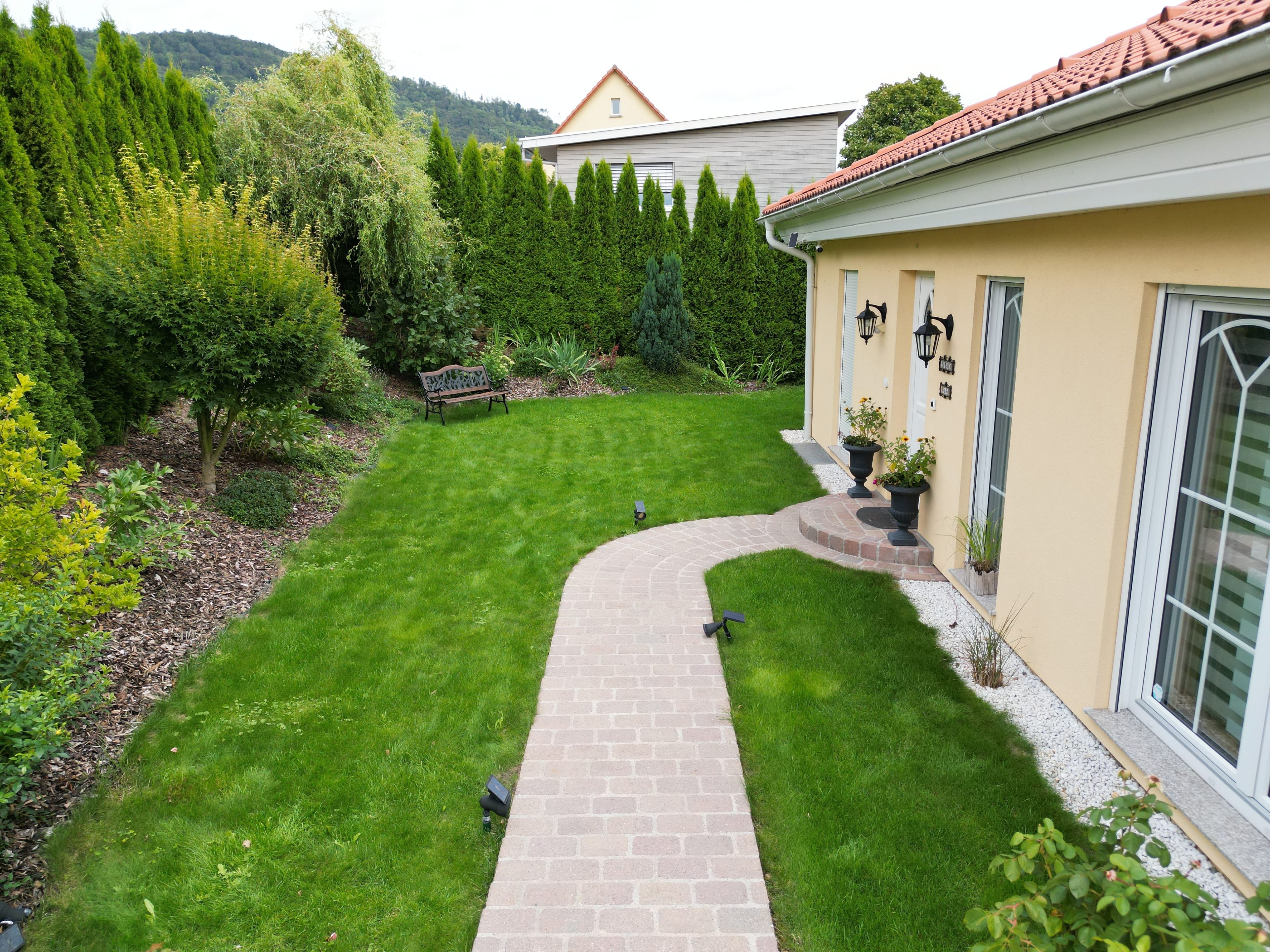 8.5-Zi.-EFH mit Pool und Weitsicht in Stüsslingen - Bild 1