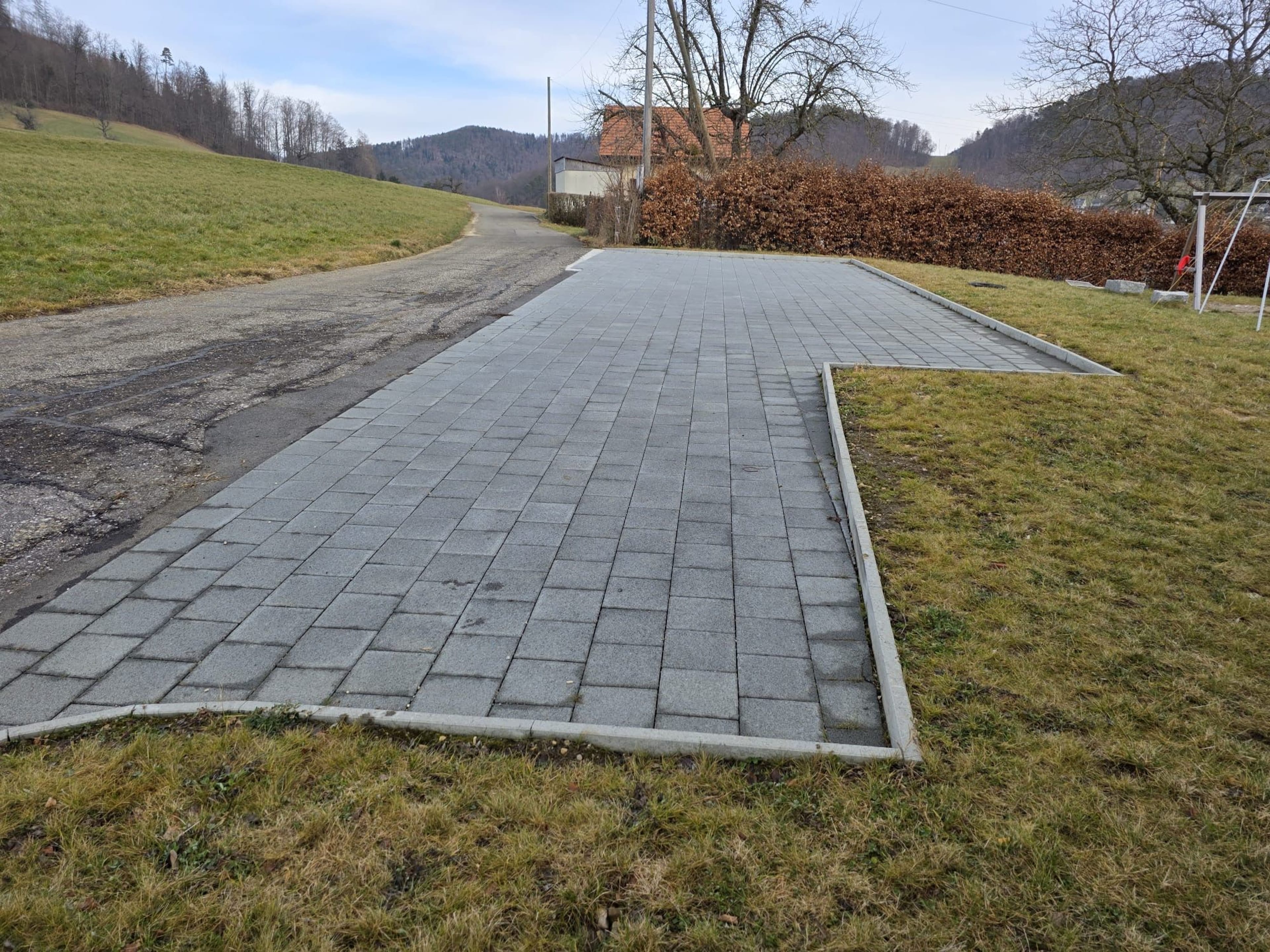 6 Aussenparkplätze, neu und eben - mieten in Zullwil SO - Bild 2