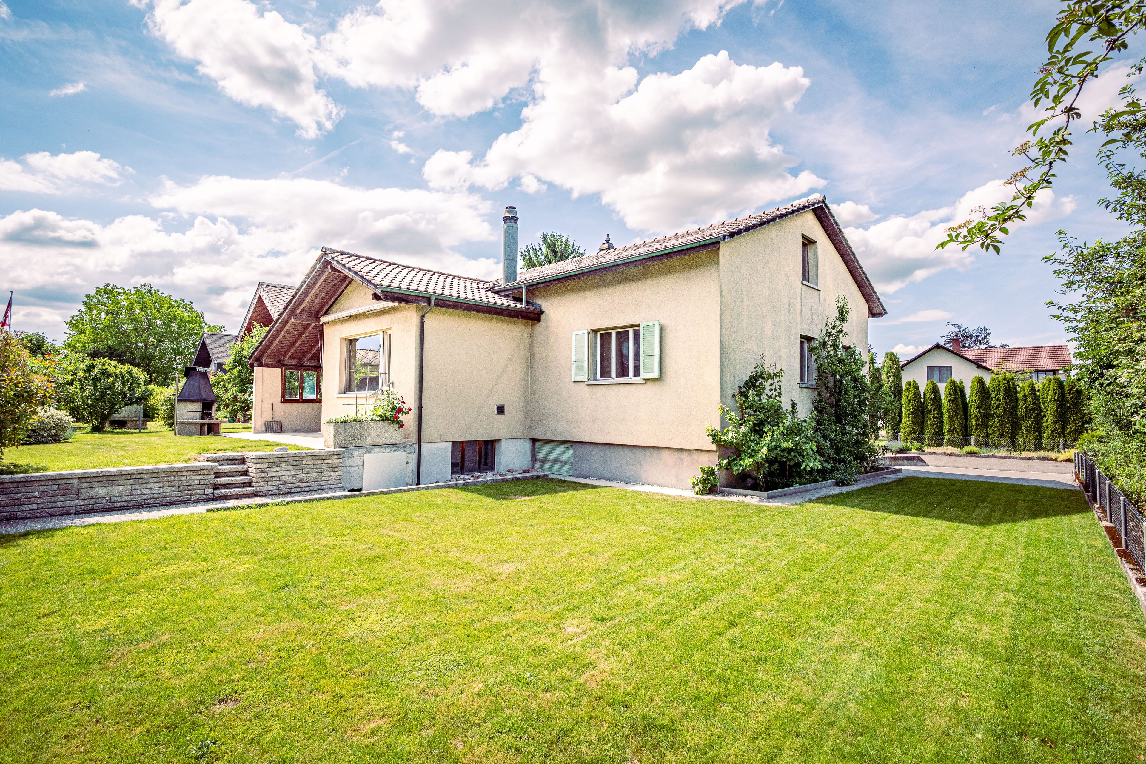 5.5-Zi. EFH in Uetendorf mit grossem Garten & Ausbaupotential - 1