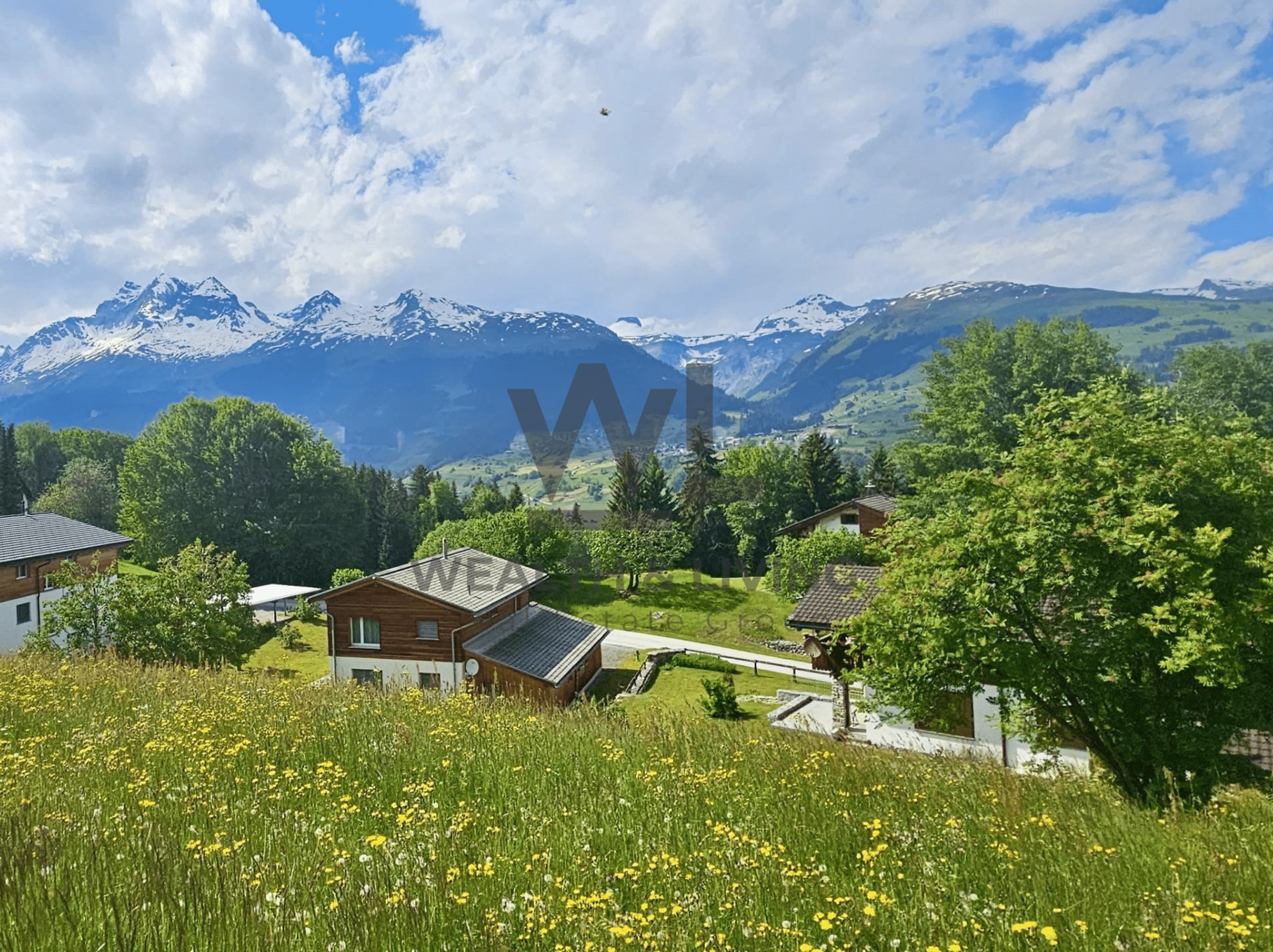 820 m² sonniges Bauland mit Bergpanorama in Obersaxen Mundaun - Bild 1