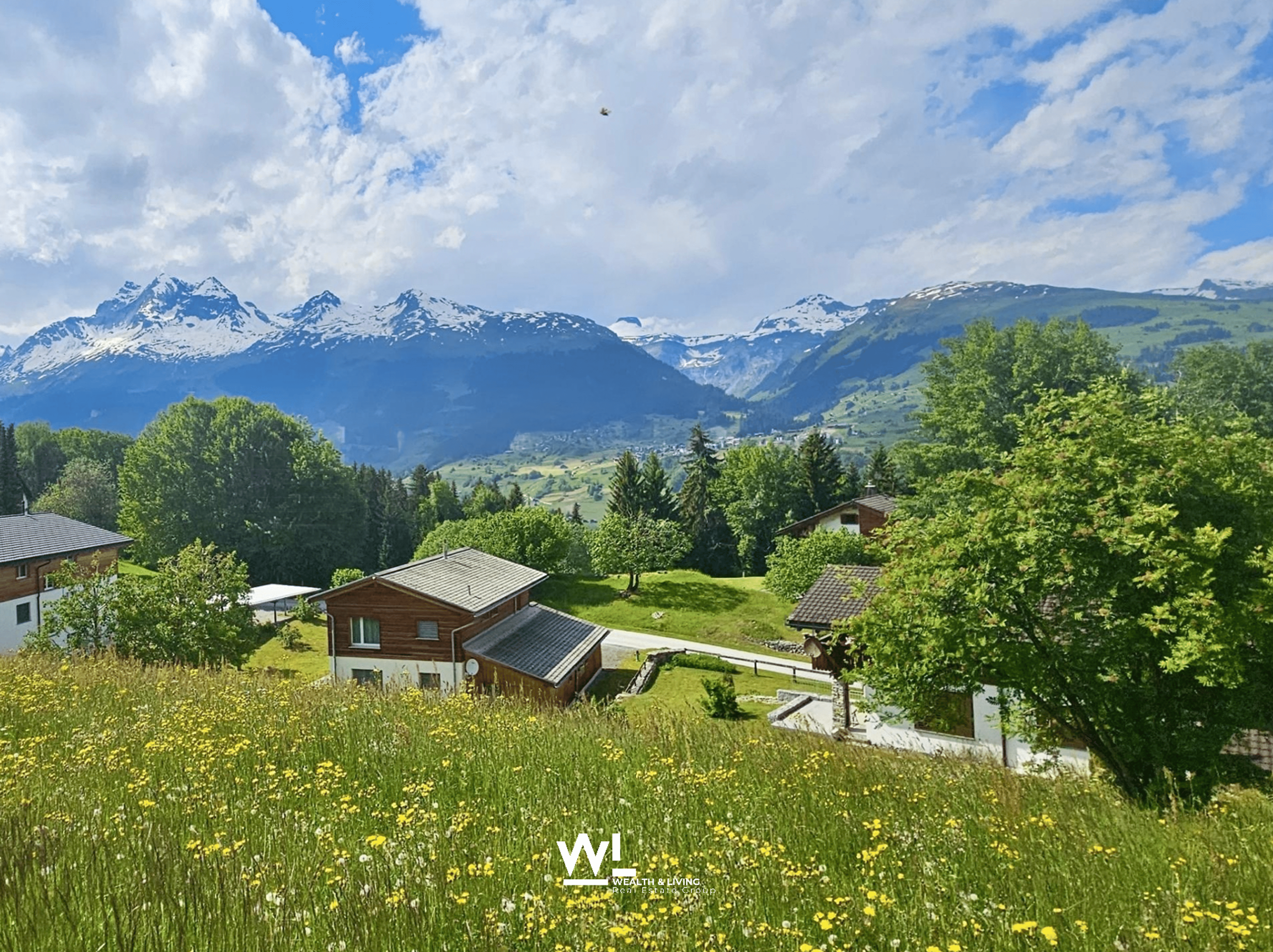 820 m² sonniges Bauland mit Bergpanorama in Obersaxen Mundaun - Bild 1
