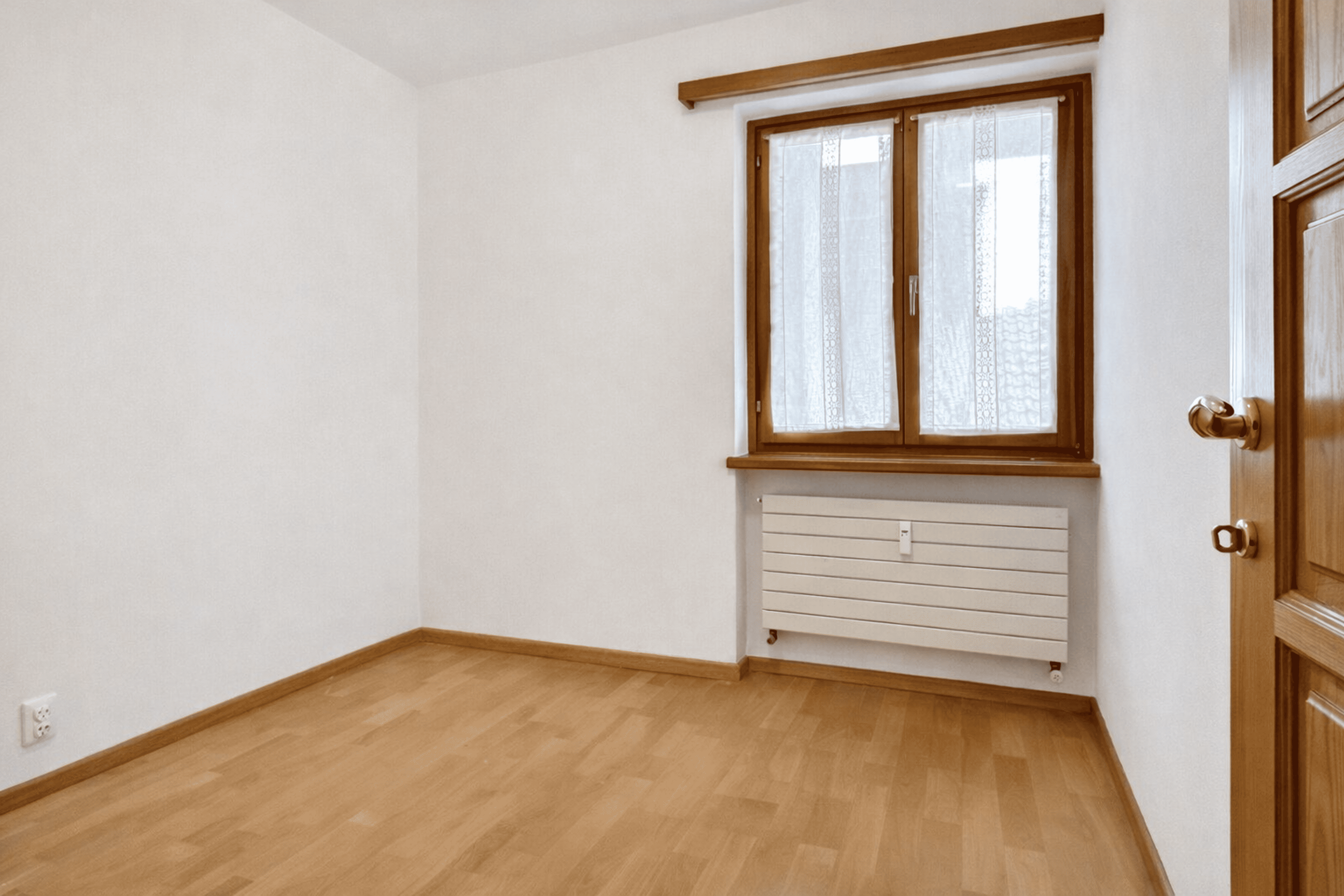 6-Zi.-Attika-Duplex mit Garten, Lift und Dachboden in Losone - hell und grosszügig - 8