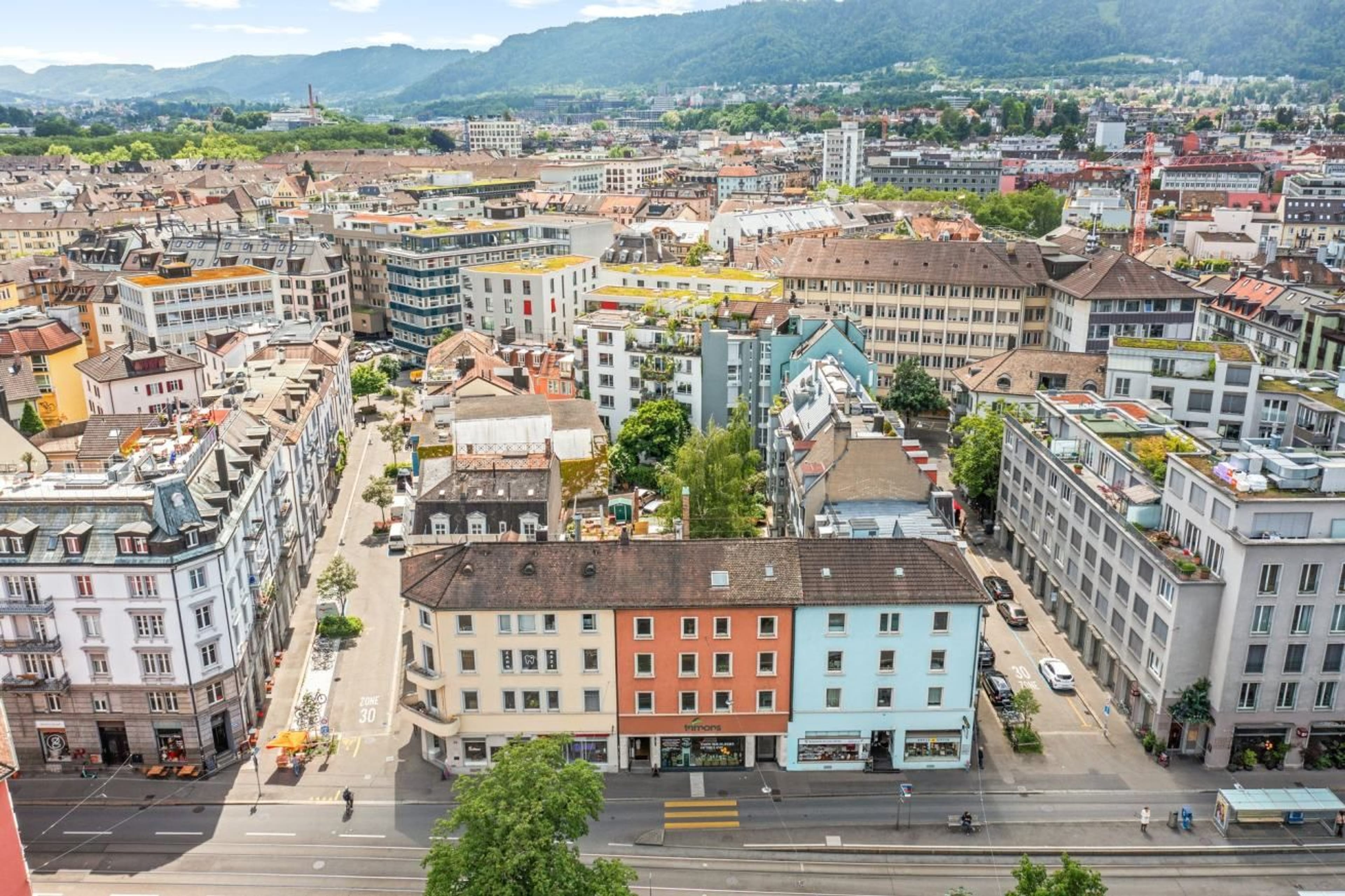 Mehrfamilienhaus mit 5 Einheiten und Hof-Oase in Zürich kaufen - 1