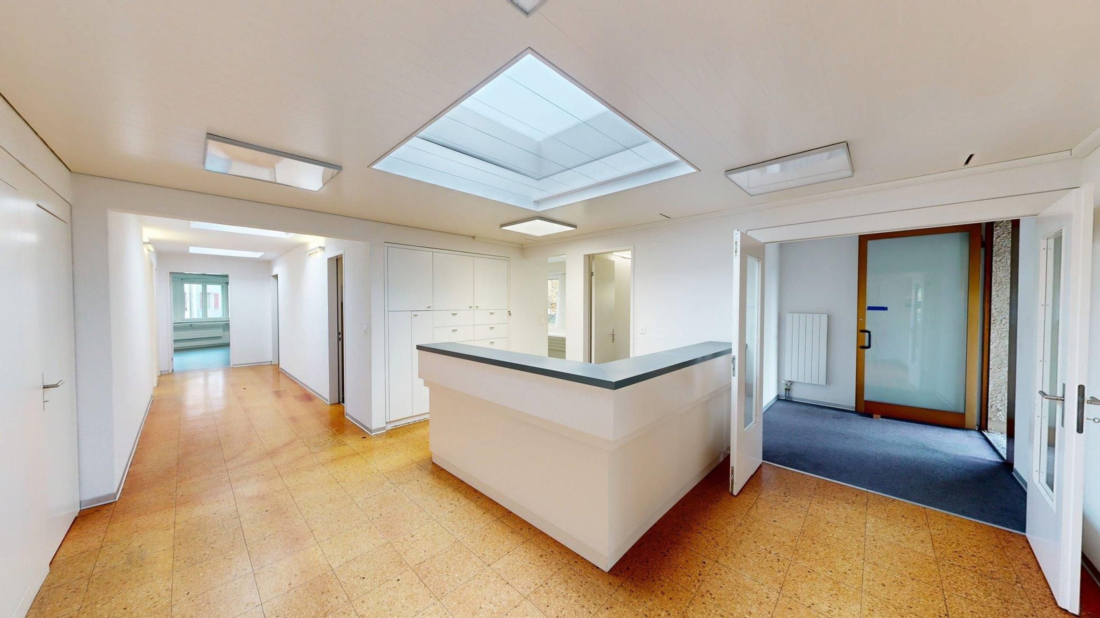 Helle Praxis-/Bürofläche 165 m² mit Parkplätzen in Wünnewil - Bild 2