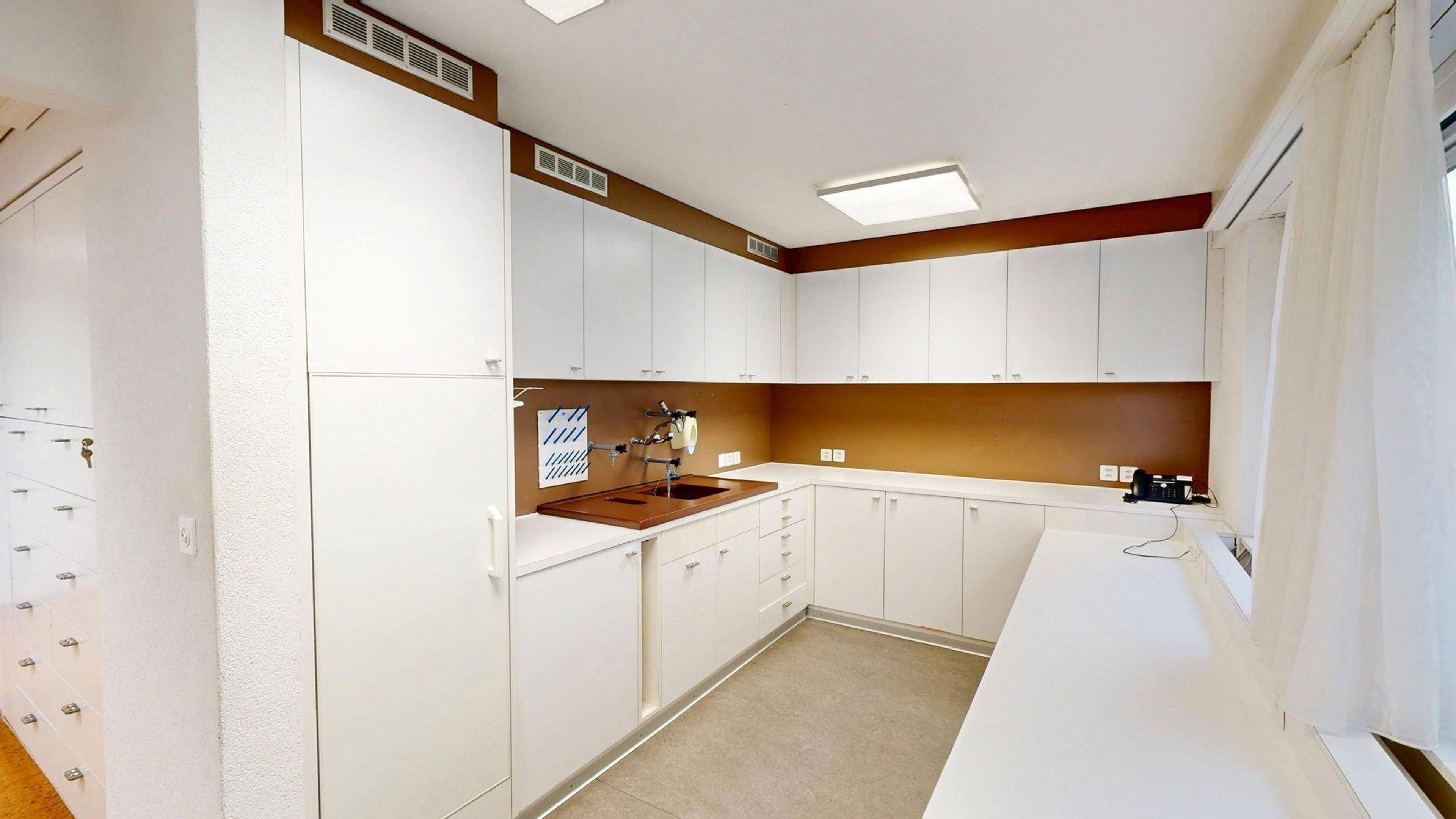 Helle Praxis-/Bürofläche 165 m² mit Parkplätzen in Wünnewil - Bild 6