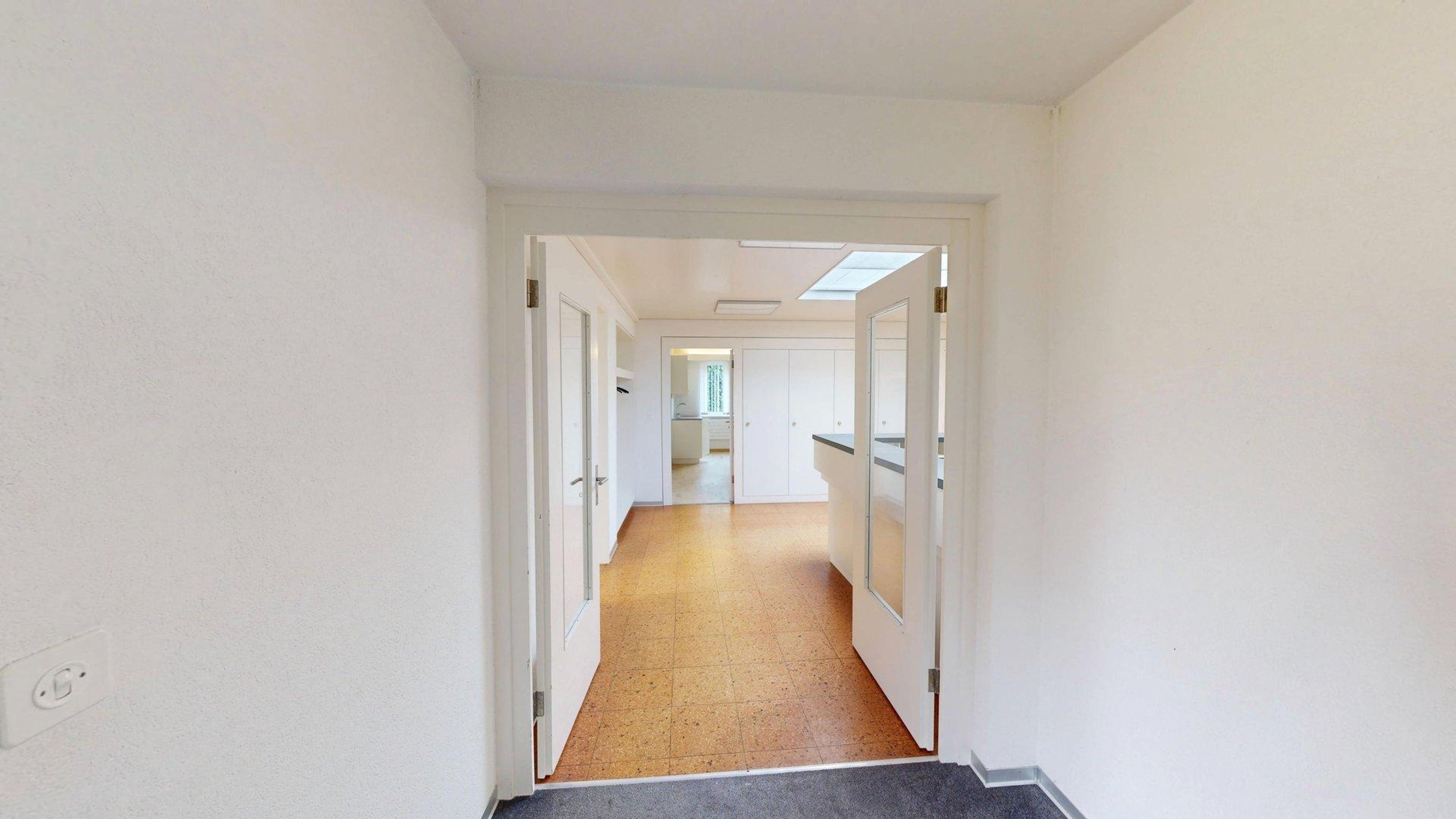 Helle Praxis-/Bürofläche 165 m² mit Parkplätzen in Wünnewil - Bild 3