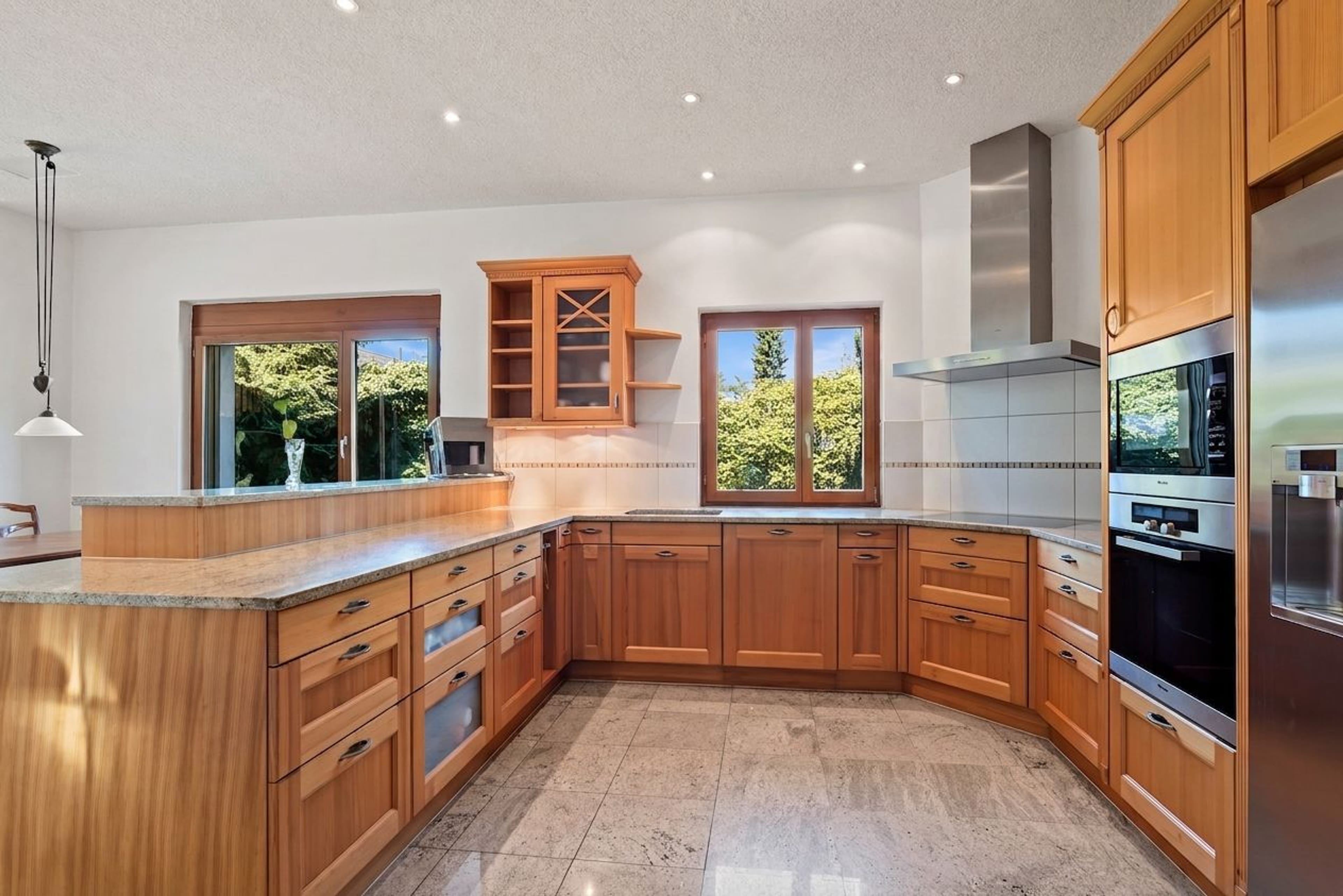 "Exklusive Villa mit Indoor-Pool und parkähnlicher Gartenanlage" - Bild 6