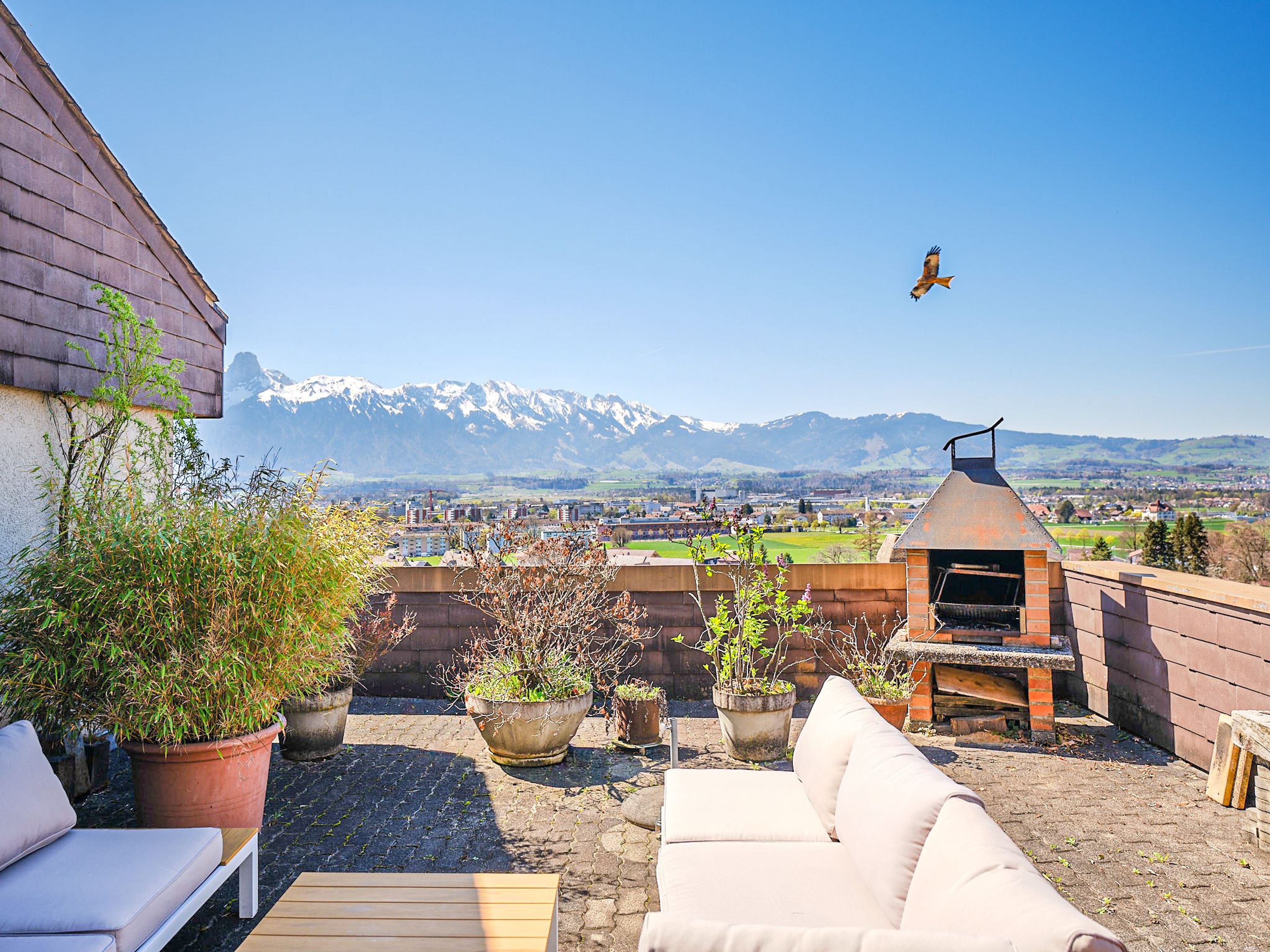 Zu verkaufen in Steffisburg: 5.5-Zimmer Reihenhaus mit hoher Privatsphäre - Bild 2