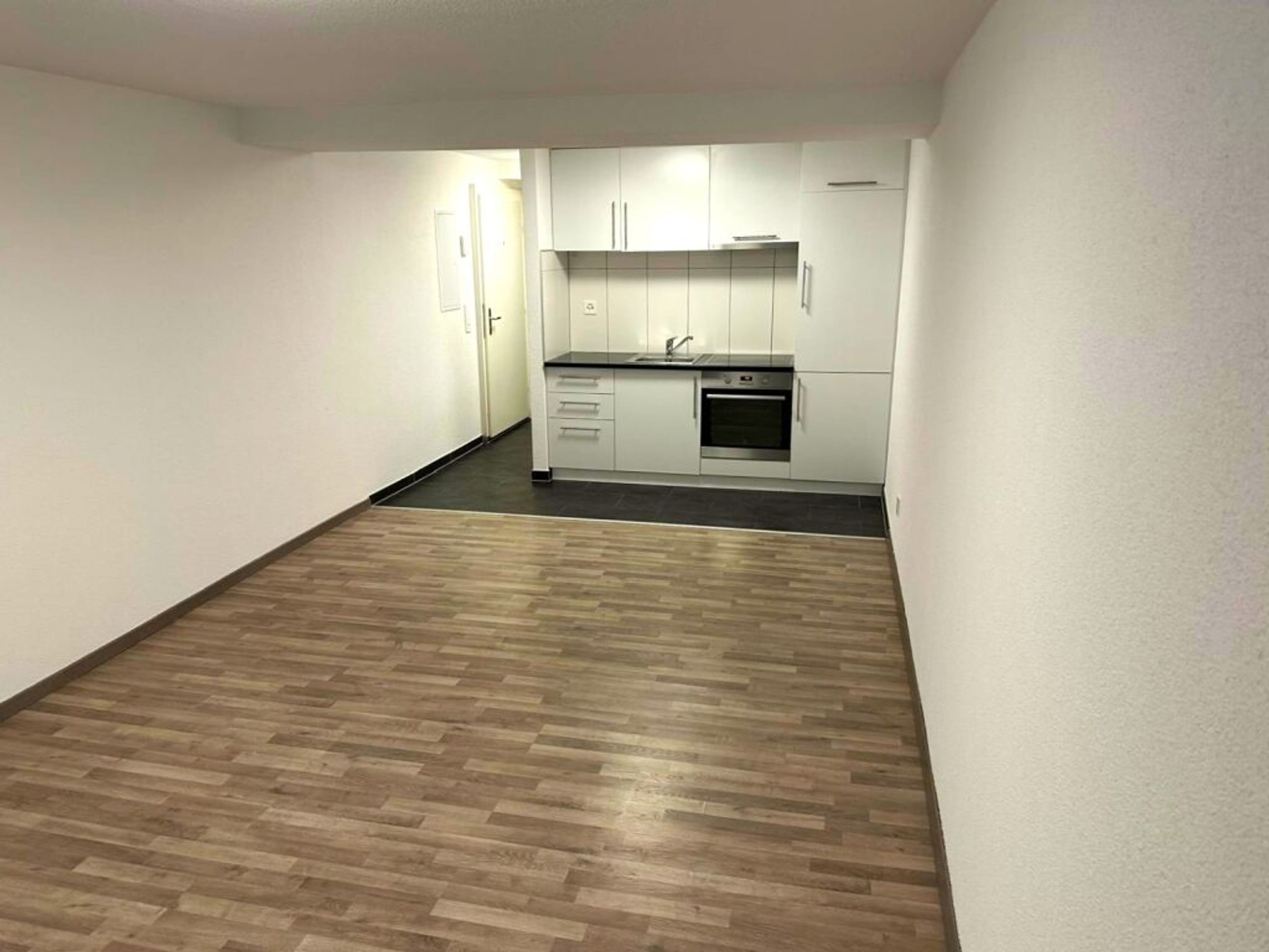 MFH mit 10 Whg + Gewerbe, totalsaniert, zentral in Biel - Bild 6