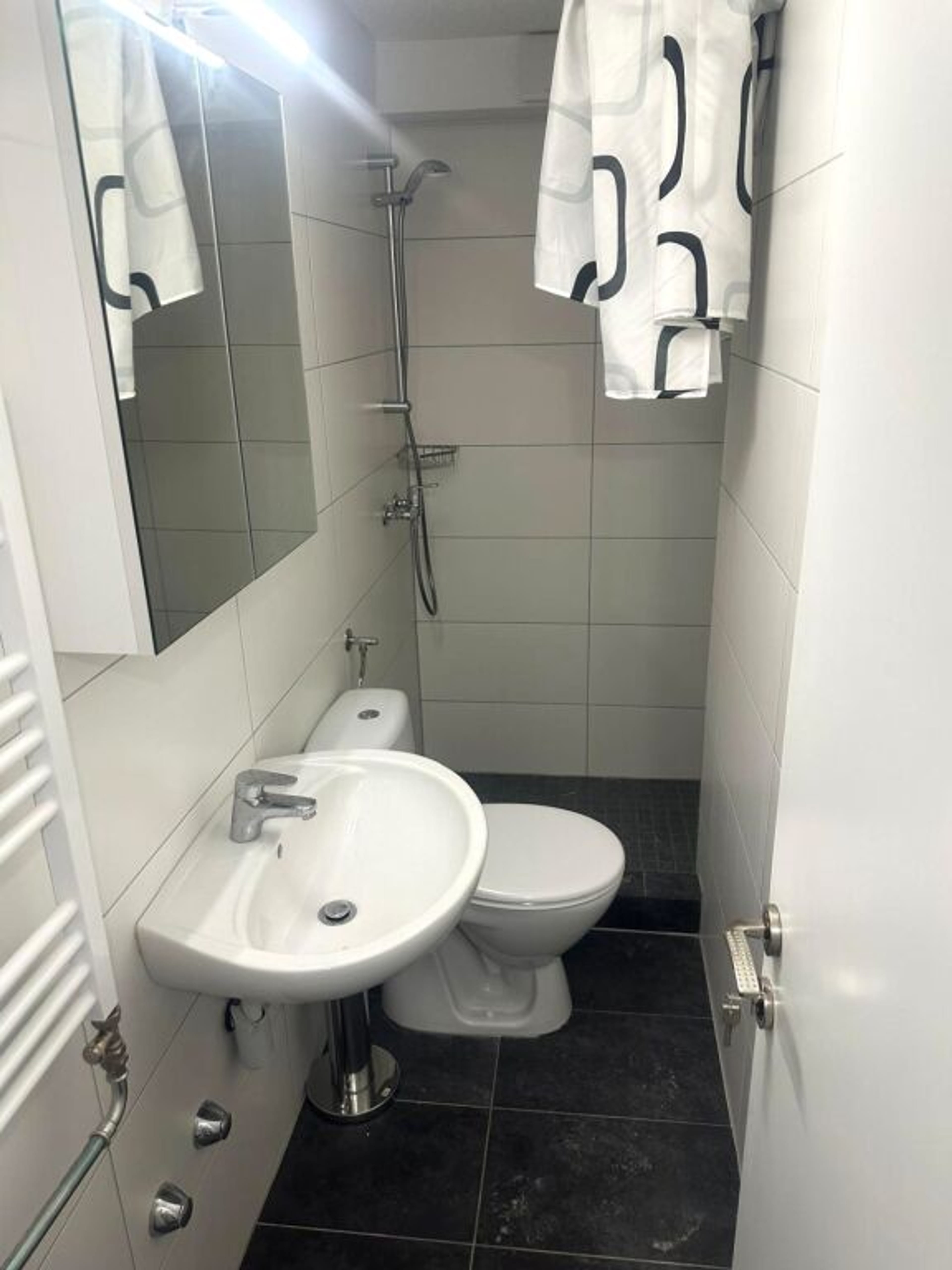 MFH mit 10 Whg + Gewerbe, totalsaniert, zentral in Biel - Bild 8