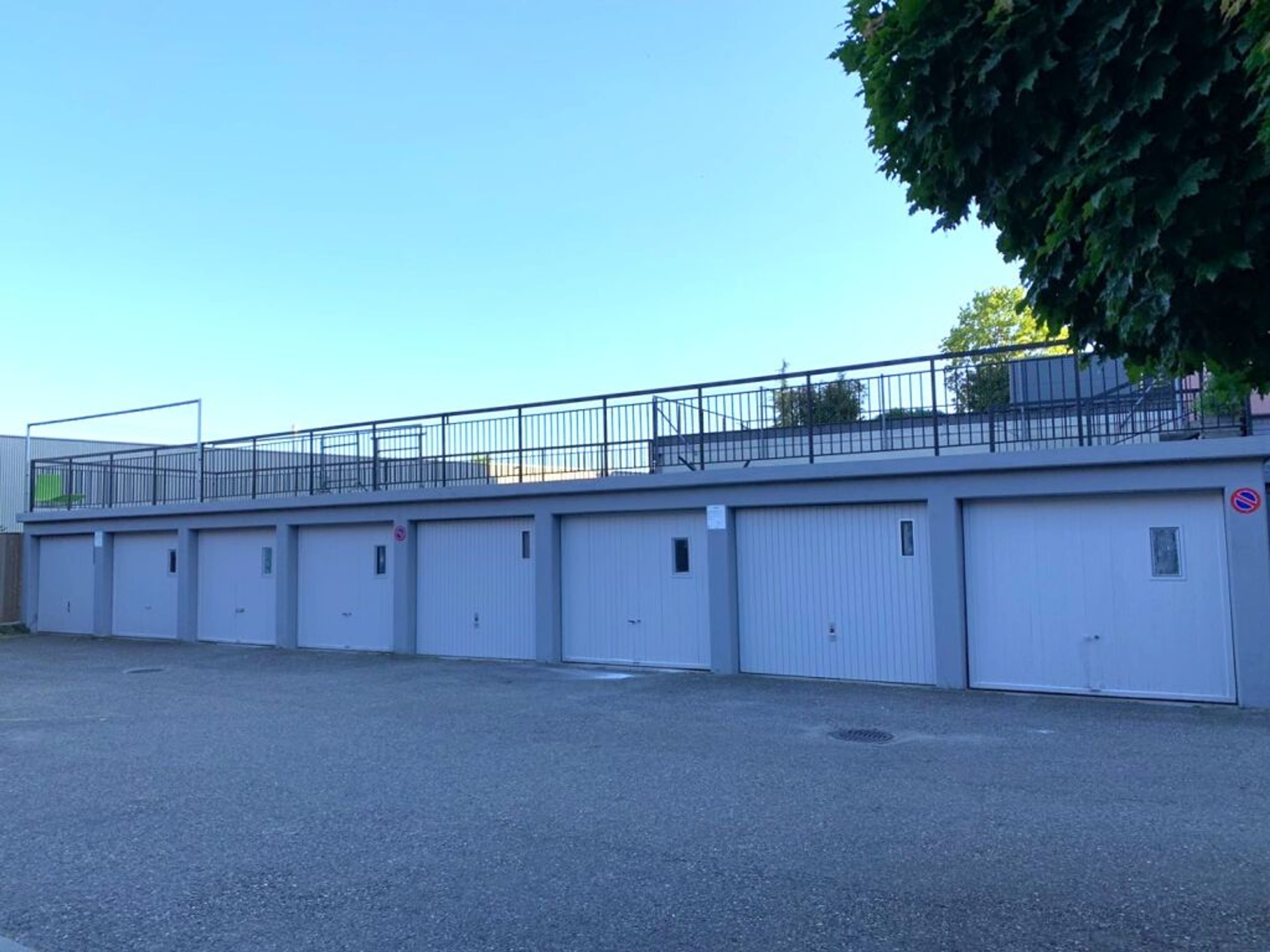 MFH mit 10 Whg + Gewerbe, totalsaniert, zentral in Biel - Bild 2