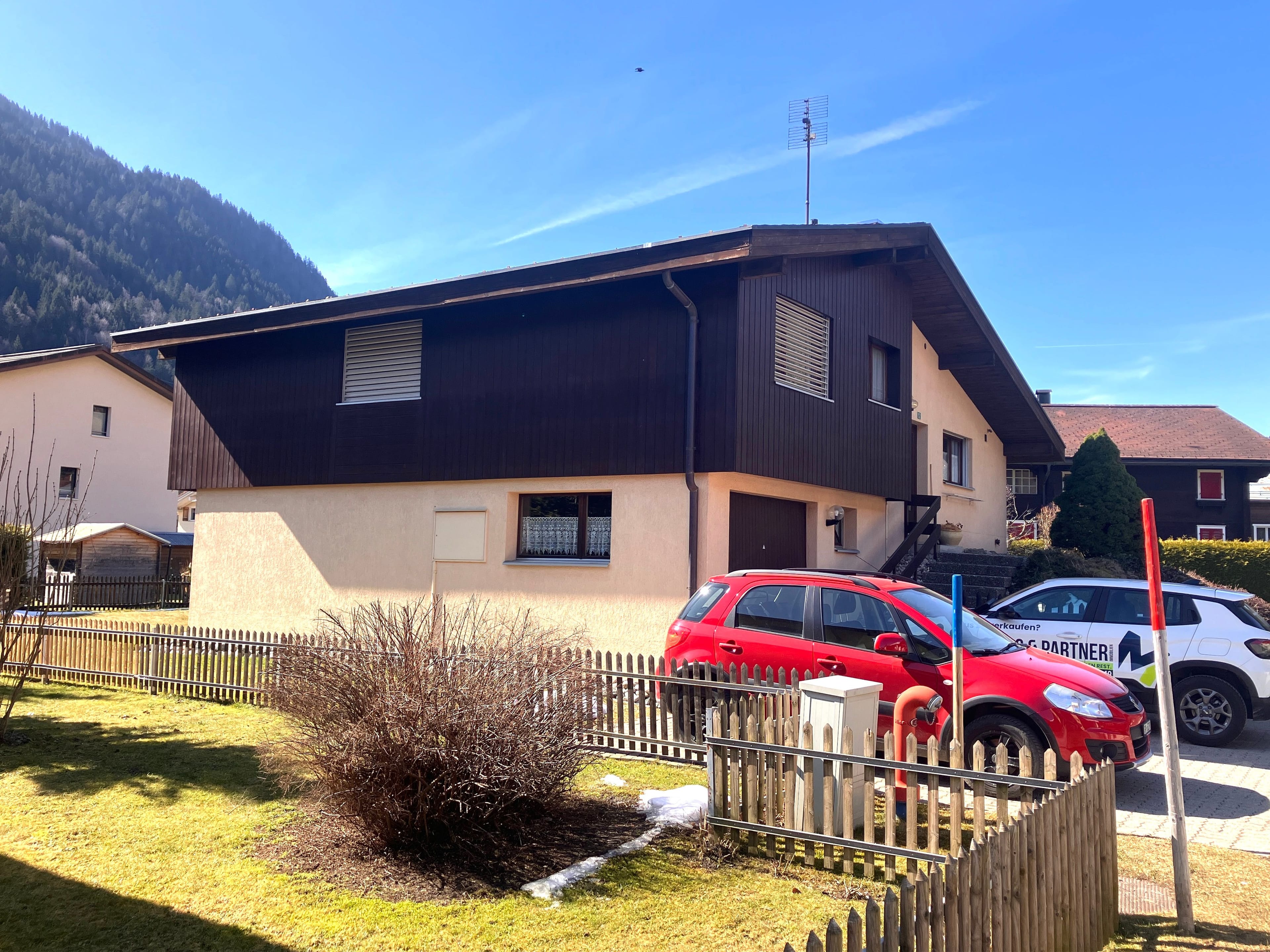 5.5-Zi. Einfamilienhaus mit Garten und Weitsicht in Trun - kaufen - Bild 2