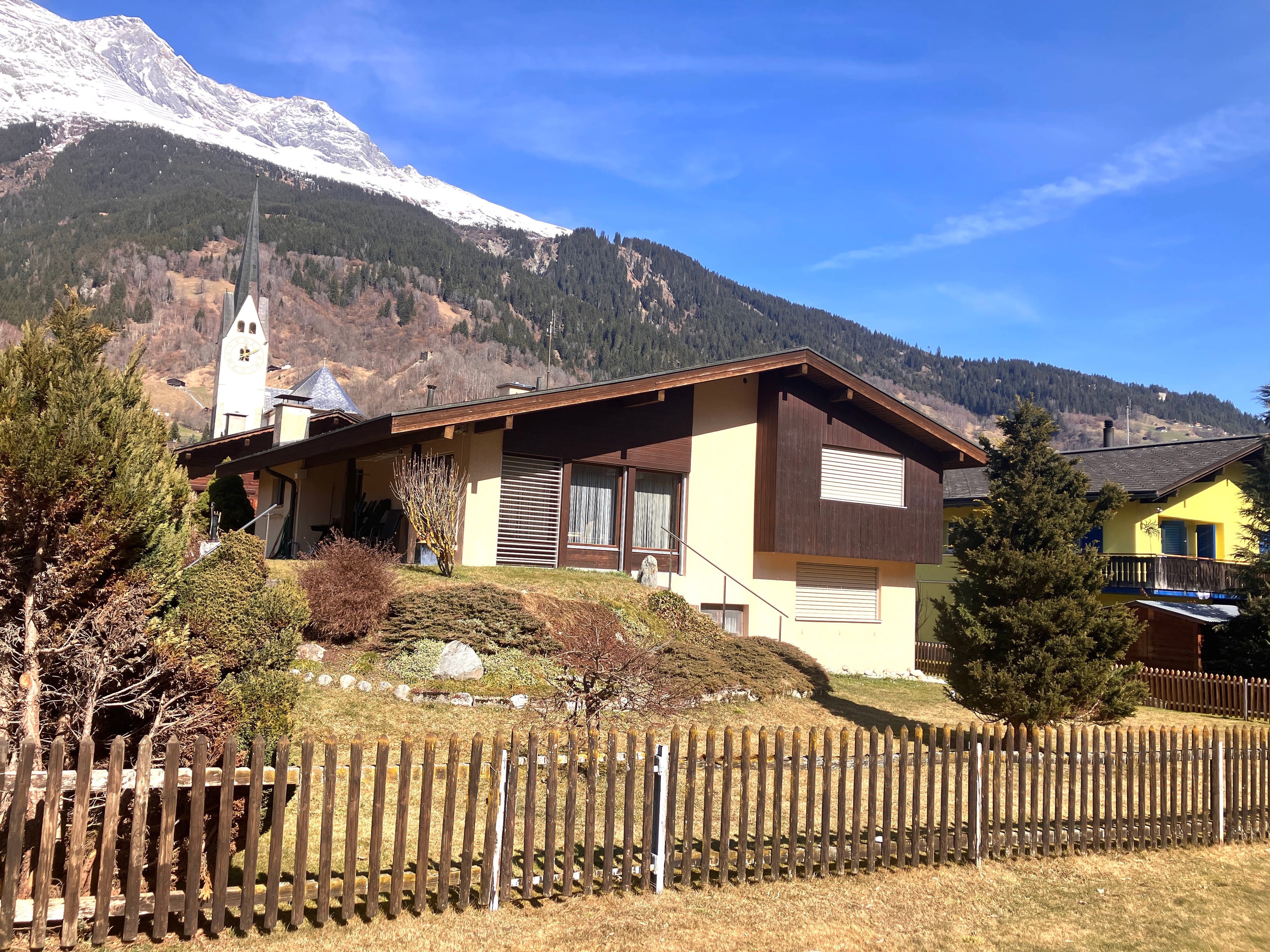 5.5-Zi. Einfamilienhaus mit Garten und Weitsicht in Trun - kaufen - Bild 1