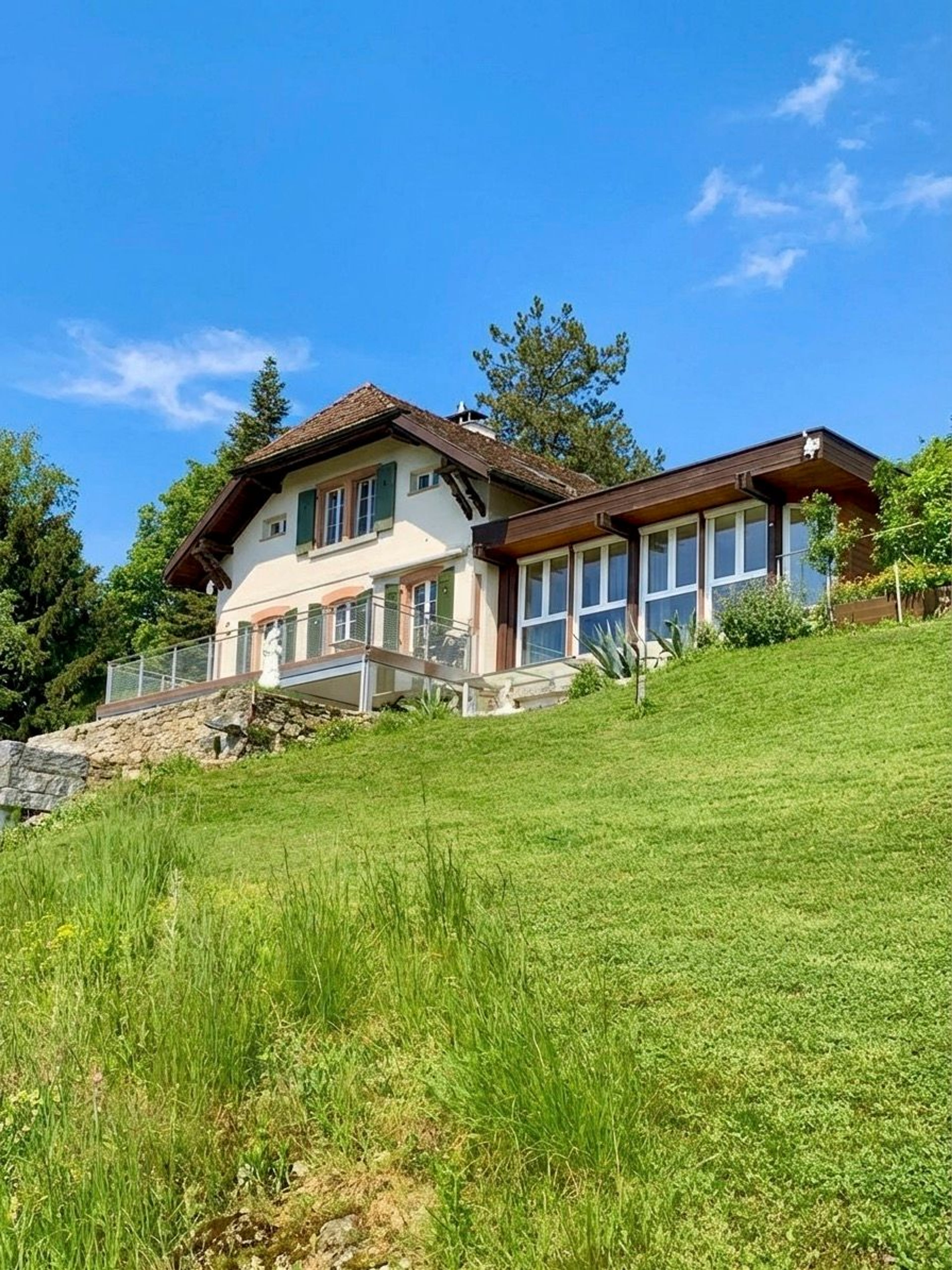 Stilvolle 7-Zimmer-Villa mit Seesicht in Biel kaufen - Bild 1