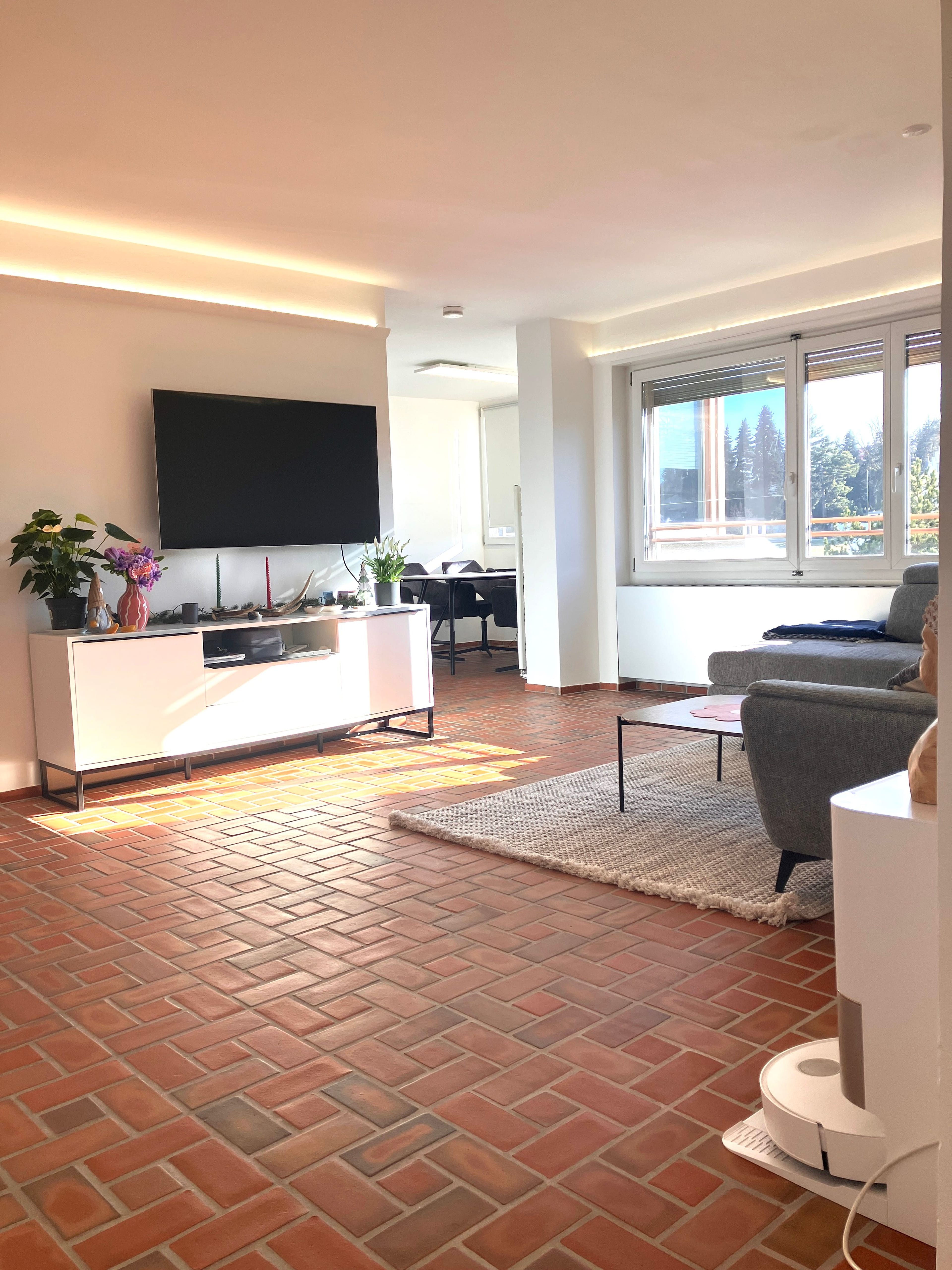 Sonnige 3.5-Zi.-Wohnung mit verglastem Balkon – Nähe Bodensee - Bild 1