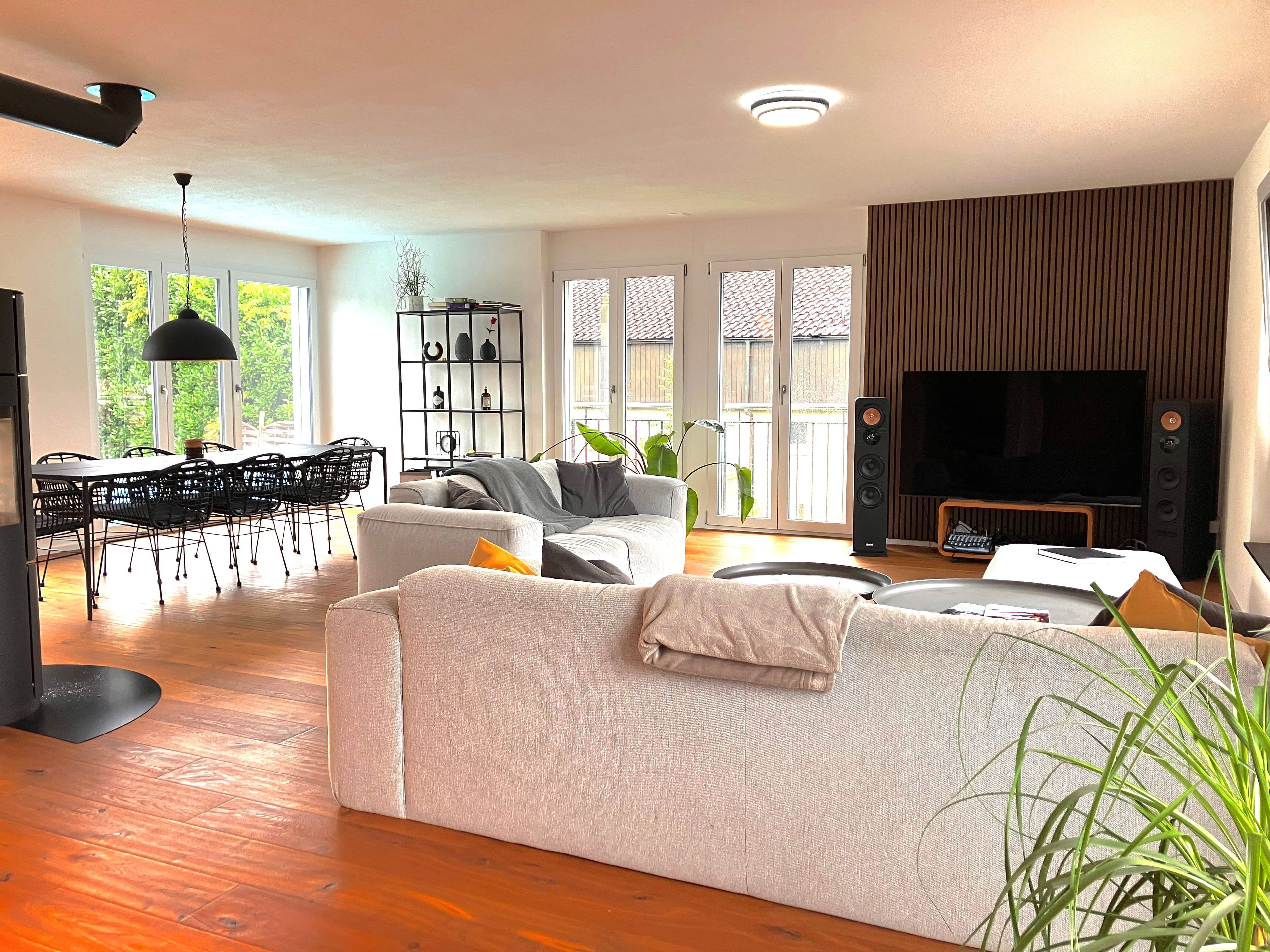 5.5-Zimmer Eckhaus mit Pool - modern wohnen in Neuwilen - Bild 3