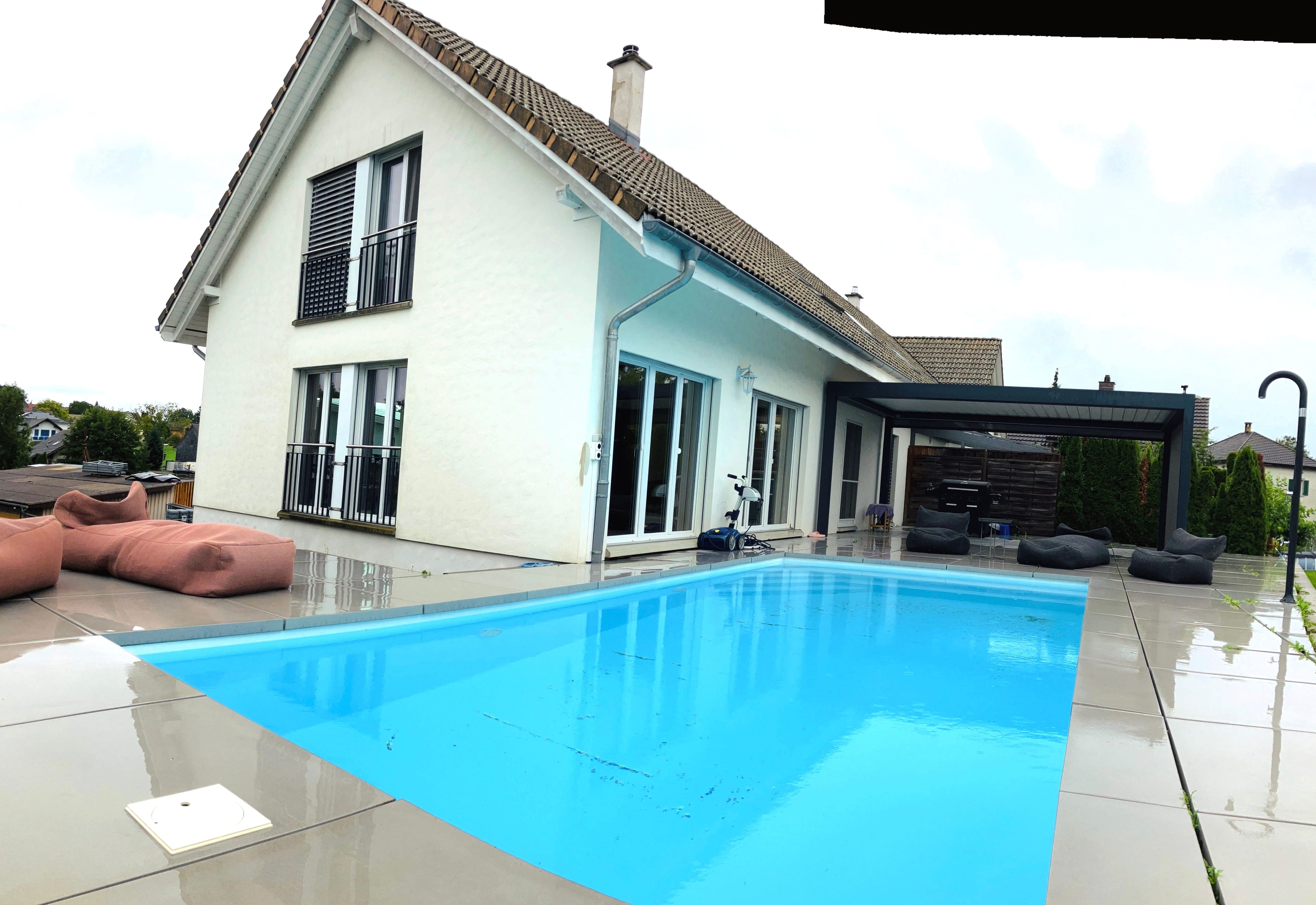 5.5-Zimmer Eckhaus mit Pool - modern wohnen in Neuwilen - Bild 1
