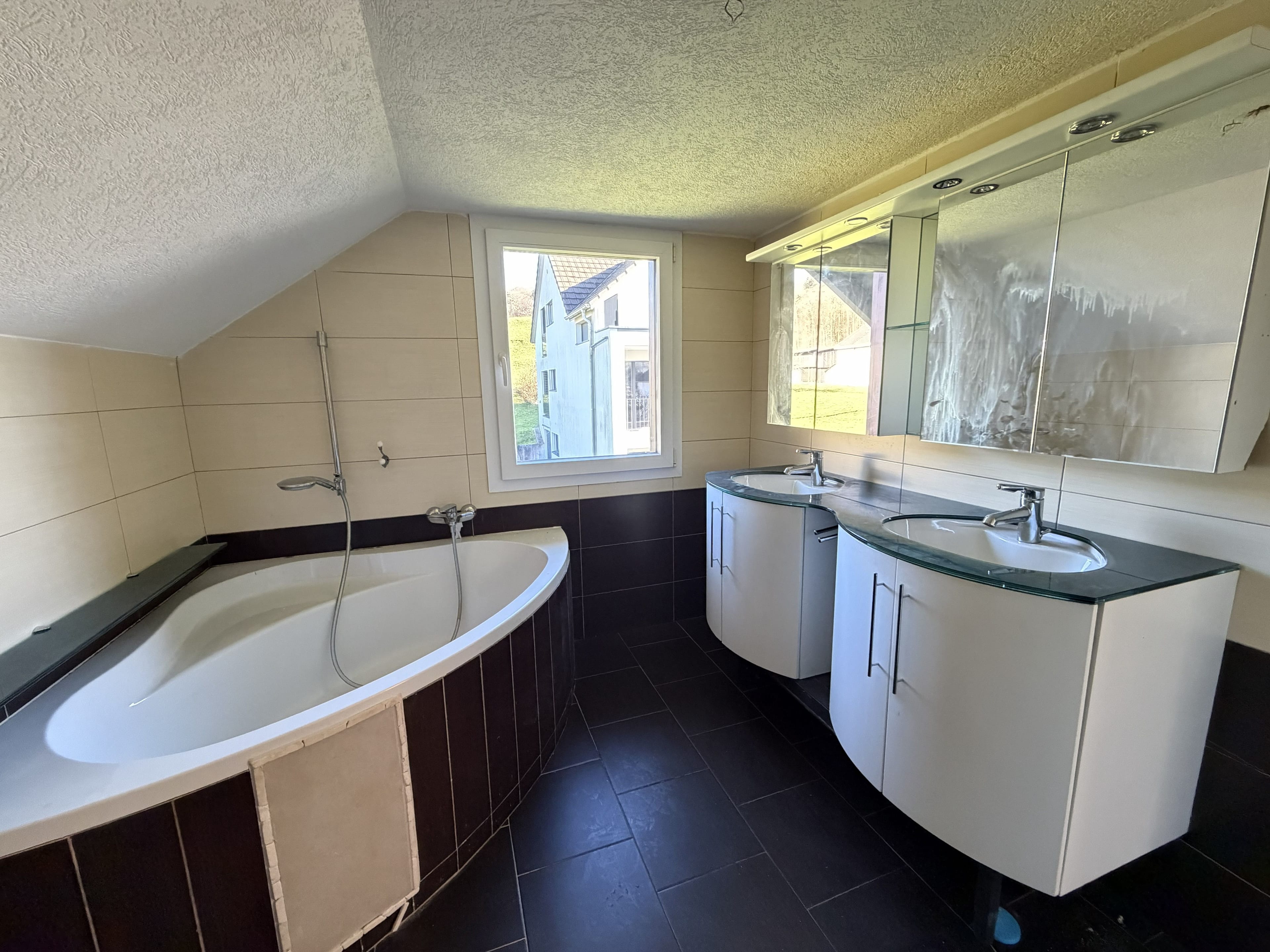 5.5-Zi.-Einfamilienhaus sucht Handwerker - 12