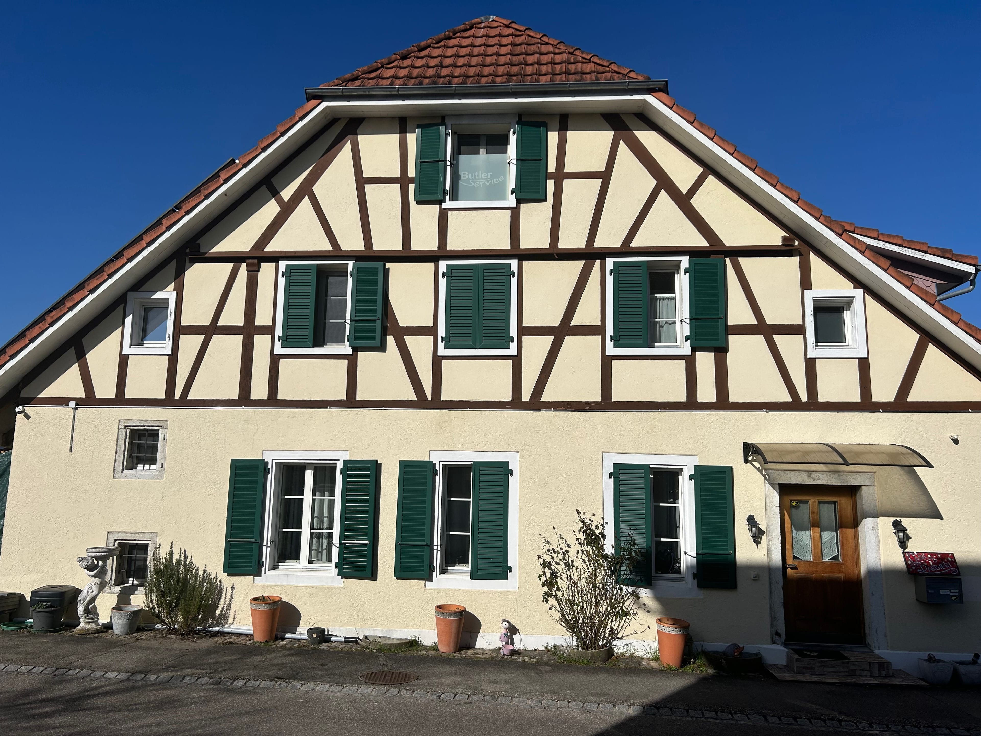 Eckhaus mit Landhausflair – 4.5 Zimmer mitten in Deitingen - Bild 3
