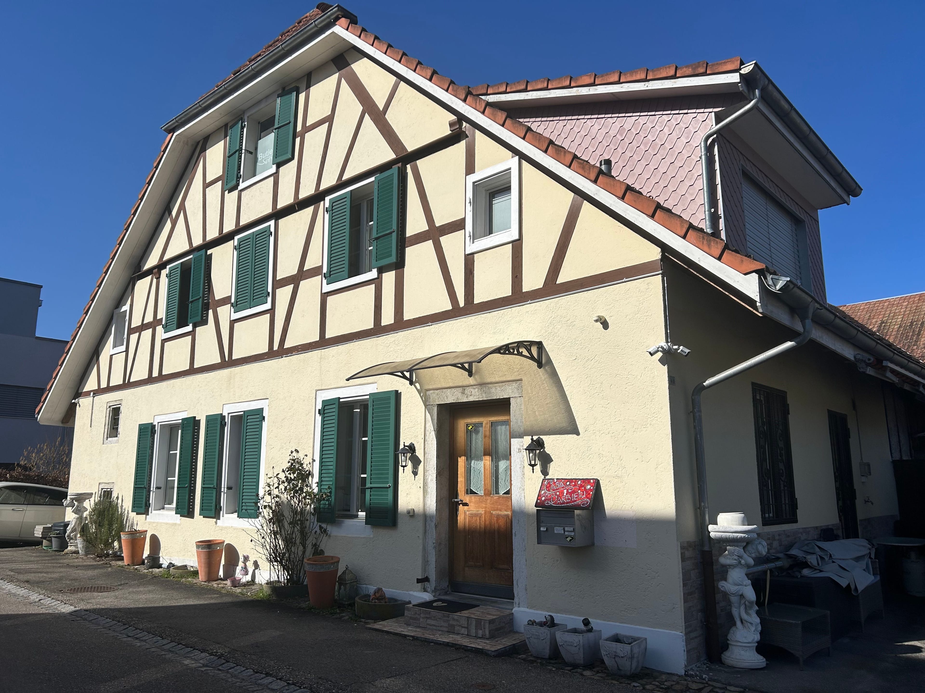 Eckhaus mit Landhausflair – 4.5 Zimmer mitten in Deitingen - Bild 1