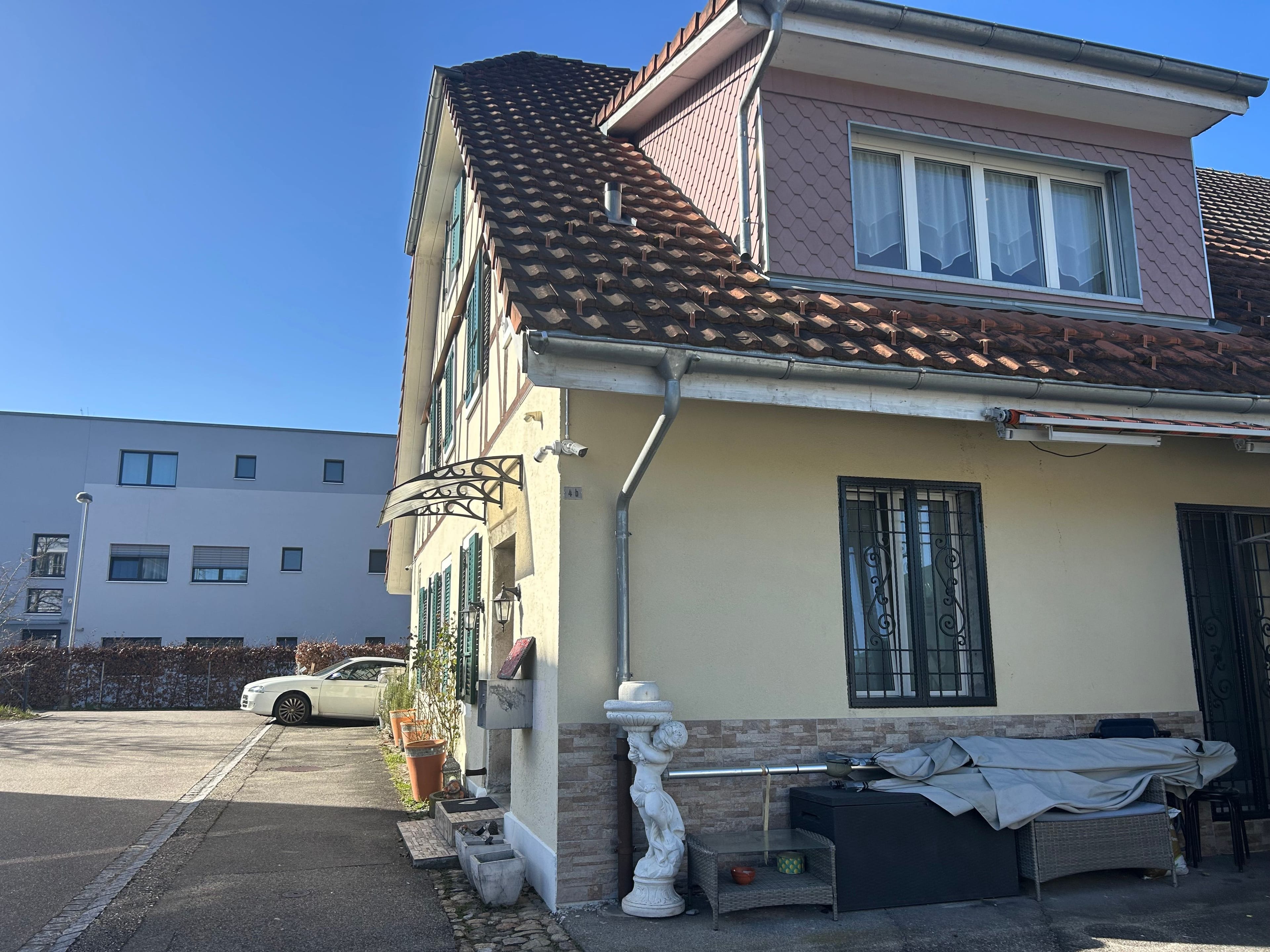 Eckhaus mit Landhausflair – 4.5 Zimmer mitten in Deitingen - Bild 2