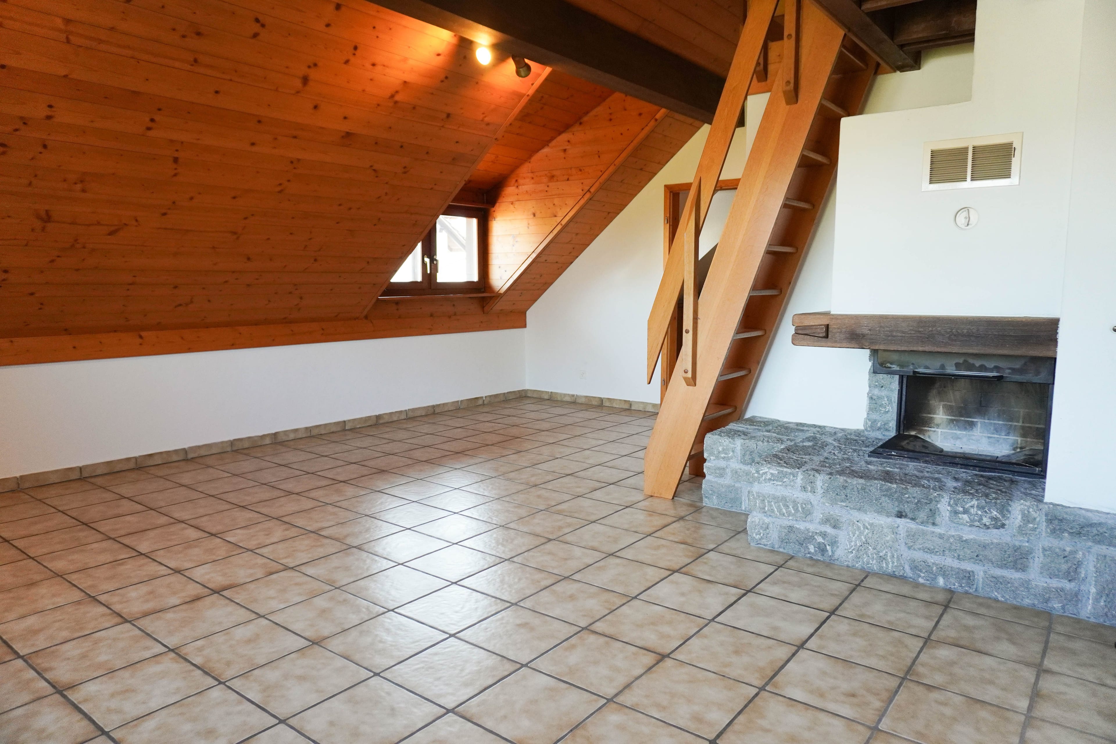 3½-Zi.-Dachwohnung mit Garten & Sitzplatz - Bild 3