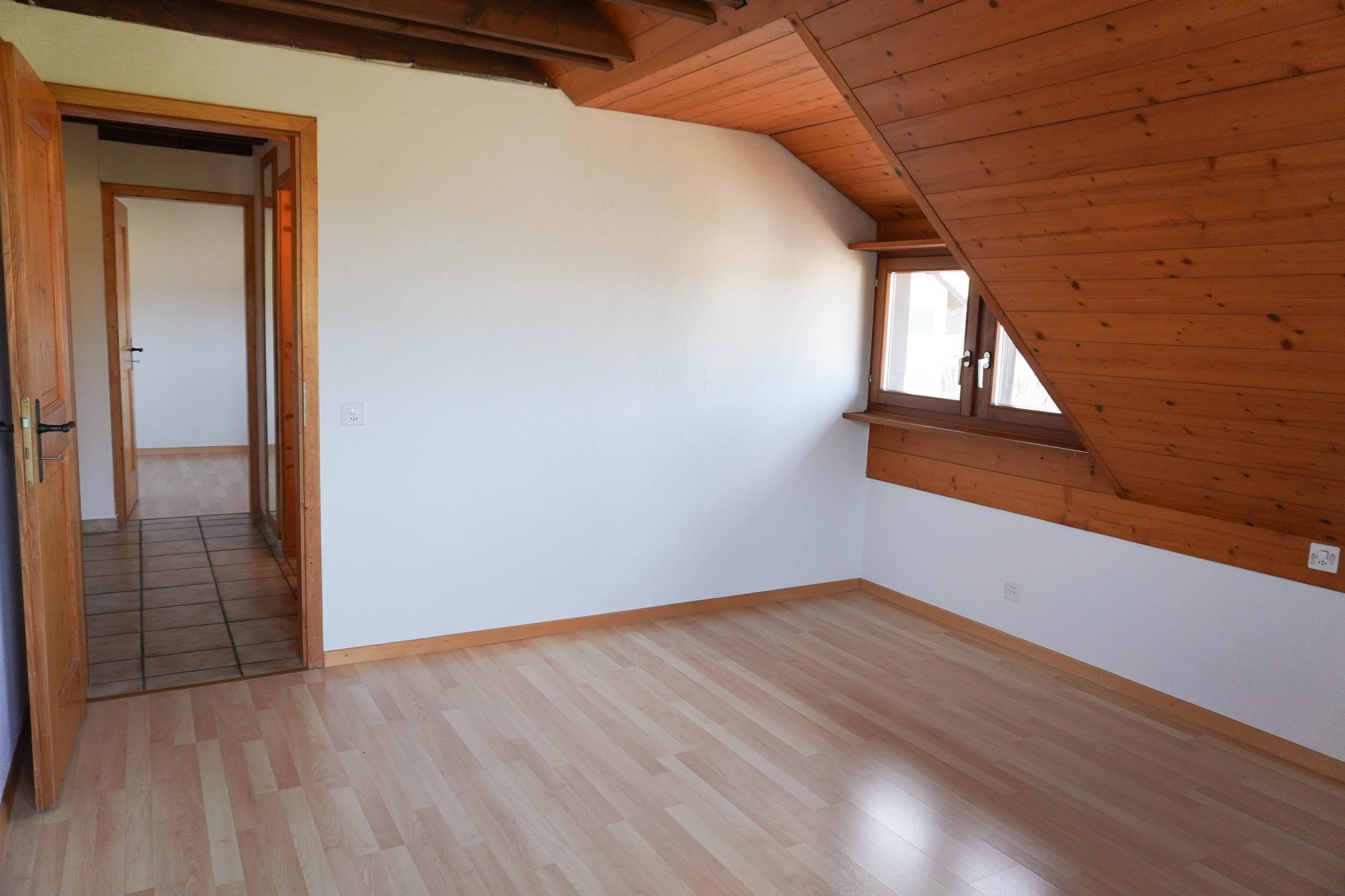 3½-Zi.-Dachwohnung mit Garten & Sitzplatz - Bild 6