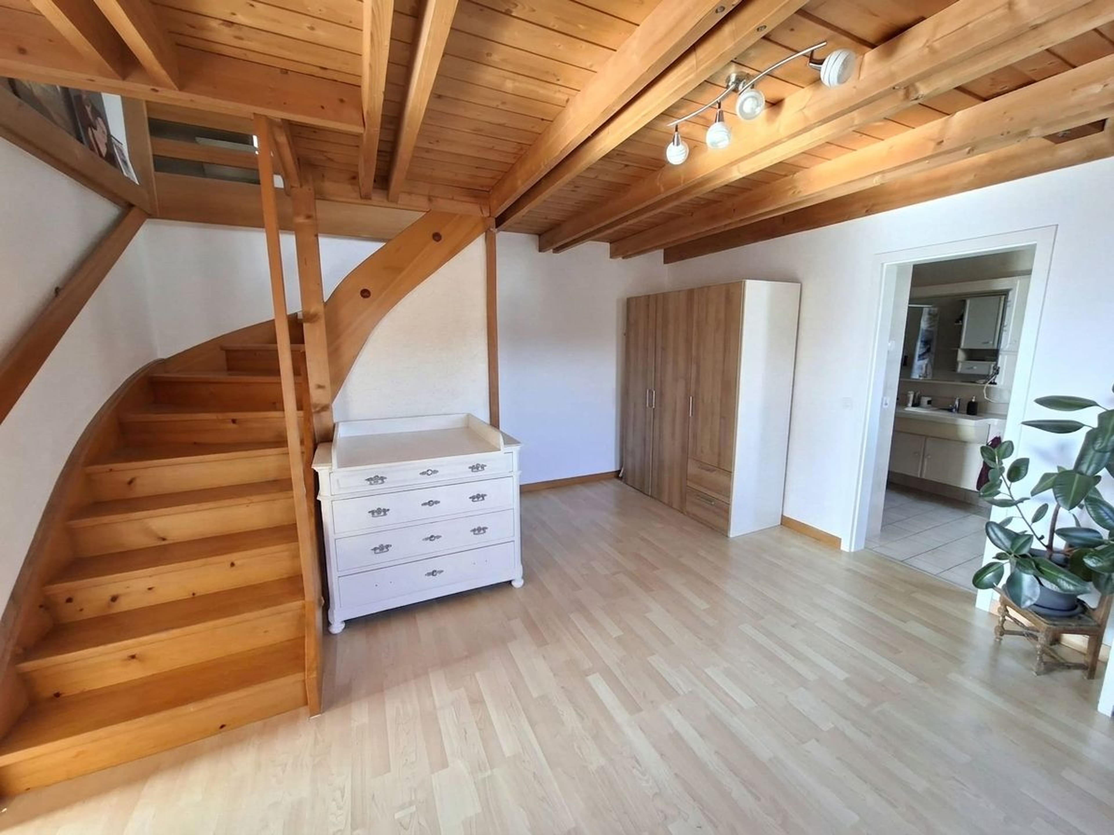 Helle 3.5-Zi.-Maisonette mit Weitsicht, Nuglar-St. Pantaleon - Bild 9
