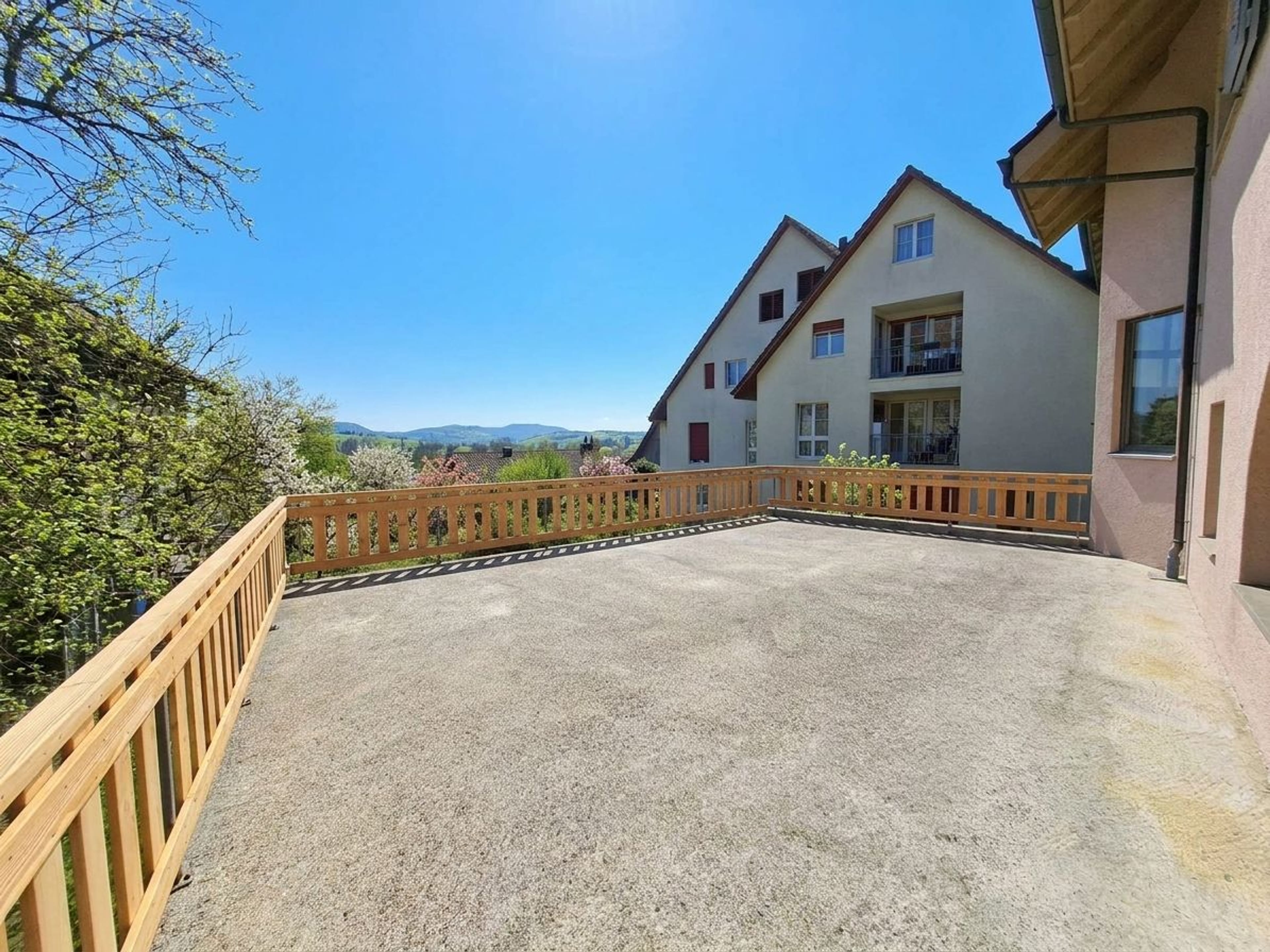 Helle 3.5-Zi.-Maisonette mit Weitsicht, Nuglar-St. Pantaleon - Bild 2