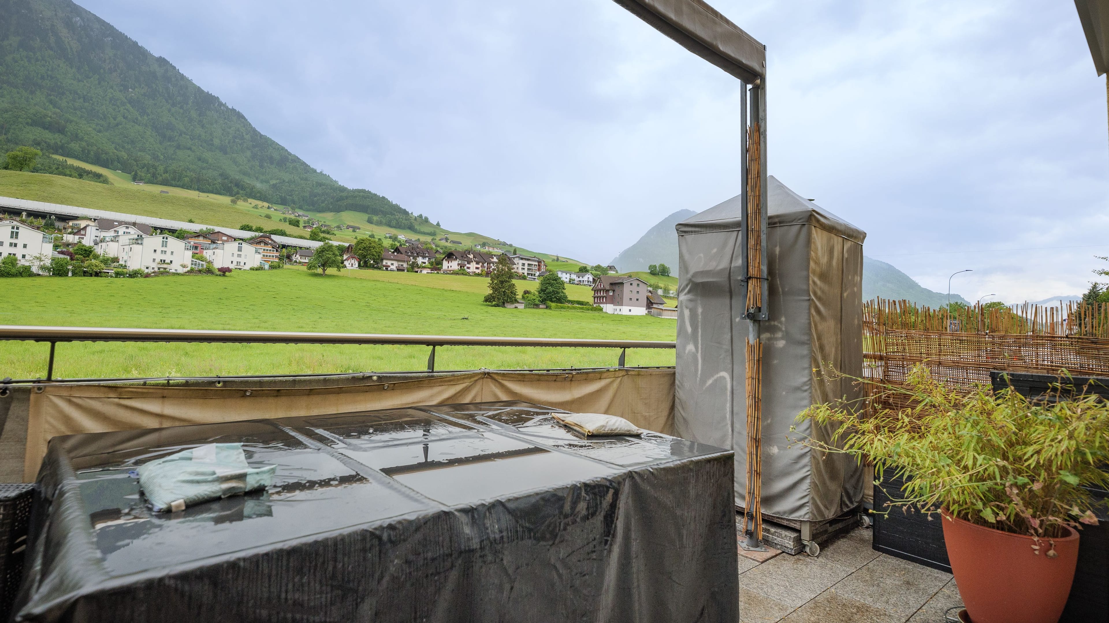 Zentrales MFH mit 3 Einheiten in Buochs - modern, mit Lift - Bild 13