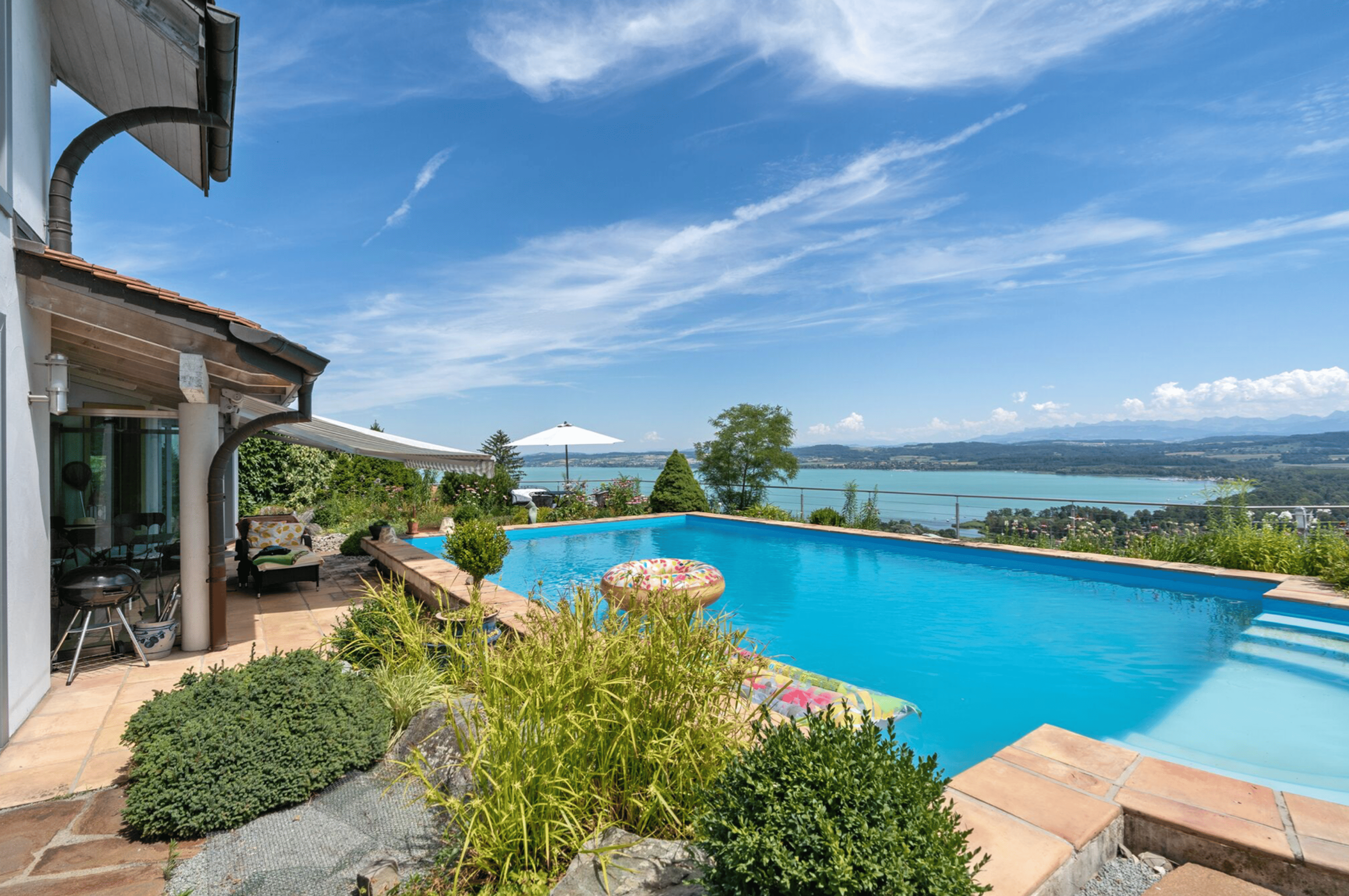 11-Zimmer-Villa mit Pool und Panoramaseesicht in Bellerive kaufen - Bild 2