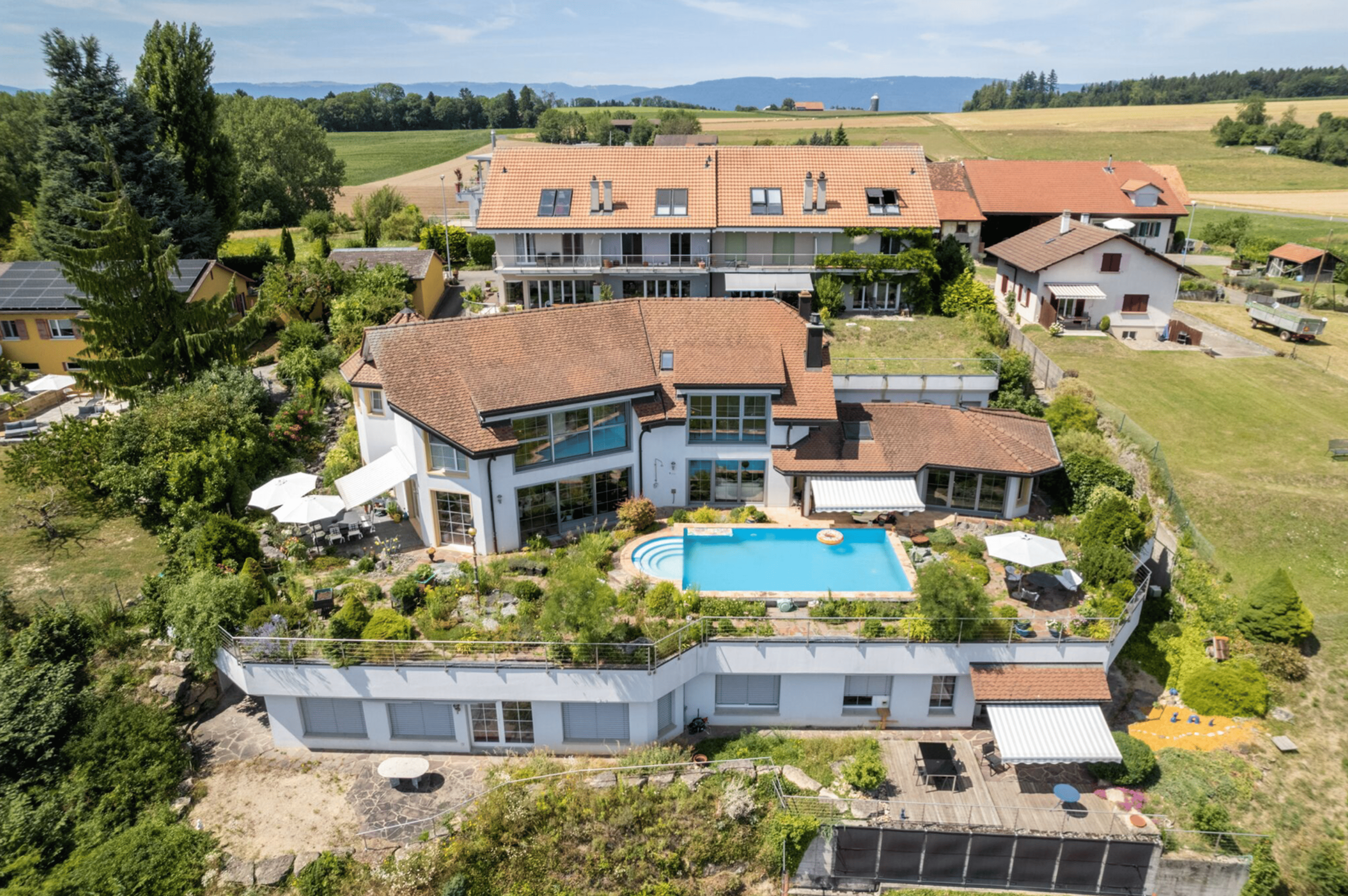 11-Zimmer-Villa mit Pool und Panoramaseesicht in Bellerive kaufen - Bild 3