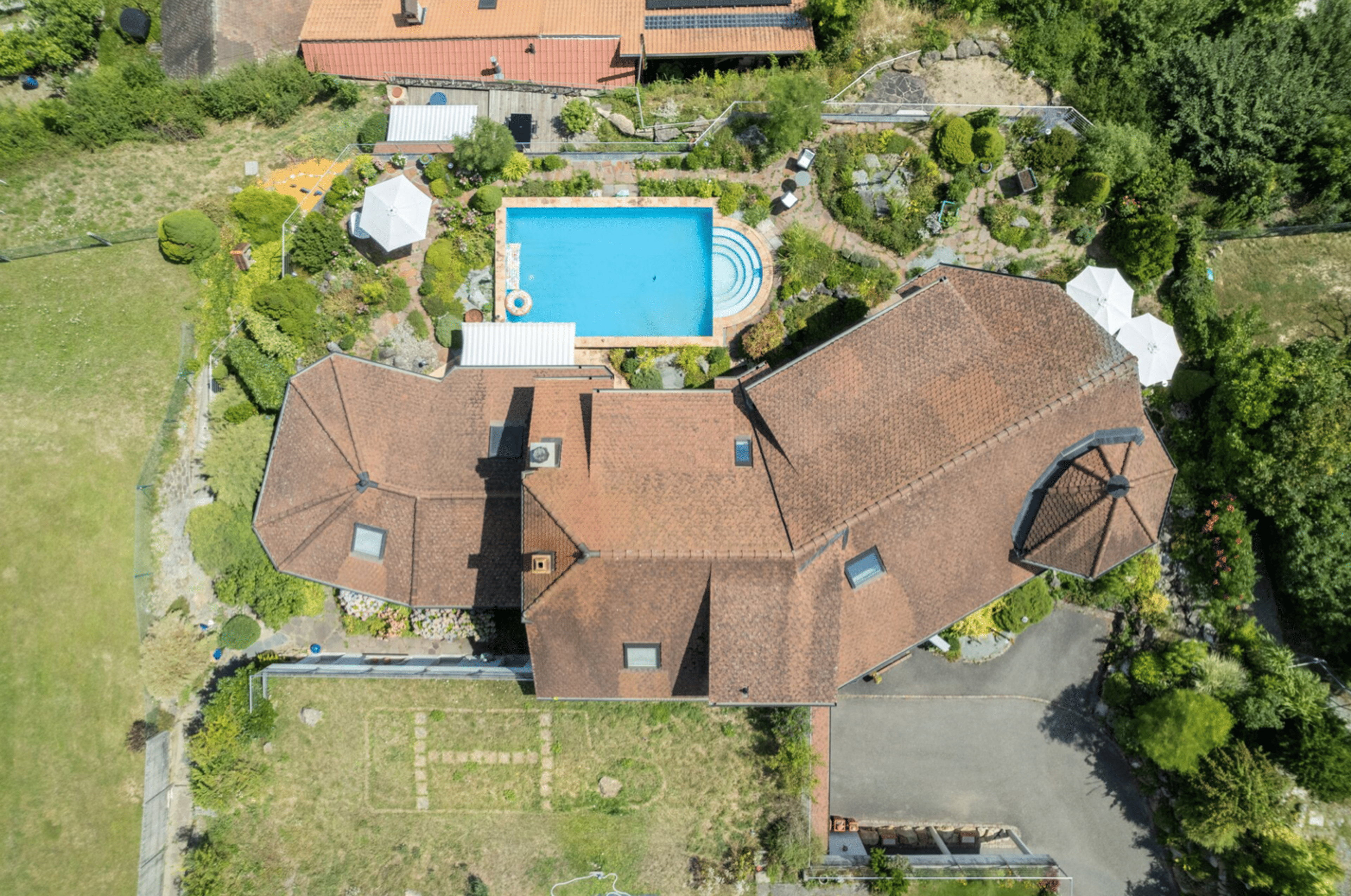 11-Zimmer-Villa mit Pool und Panoramaseesicht in Bellerive kaufen - 8