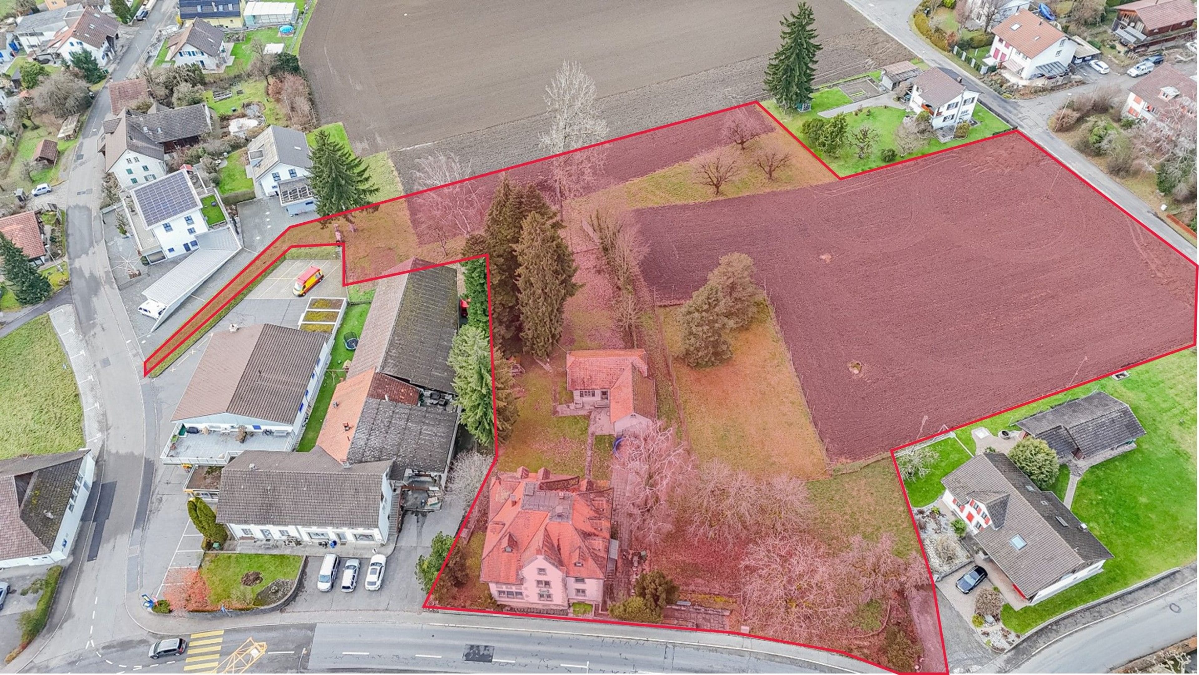 Fabrikantenvilla mit drei Wohnungen inkl. Baulandreserve und Landwirtschaftsland - Bild 1