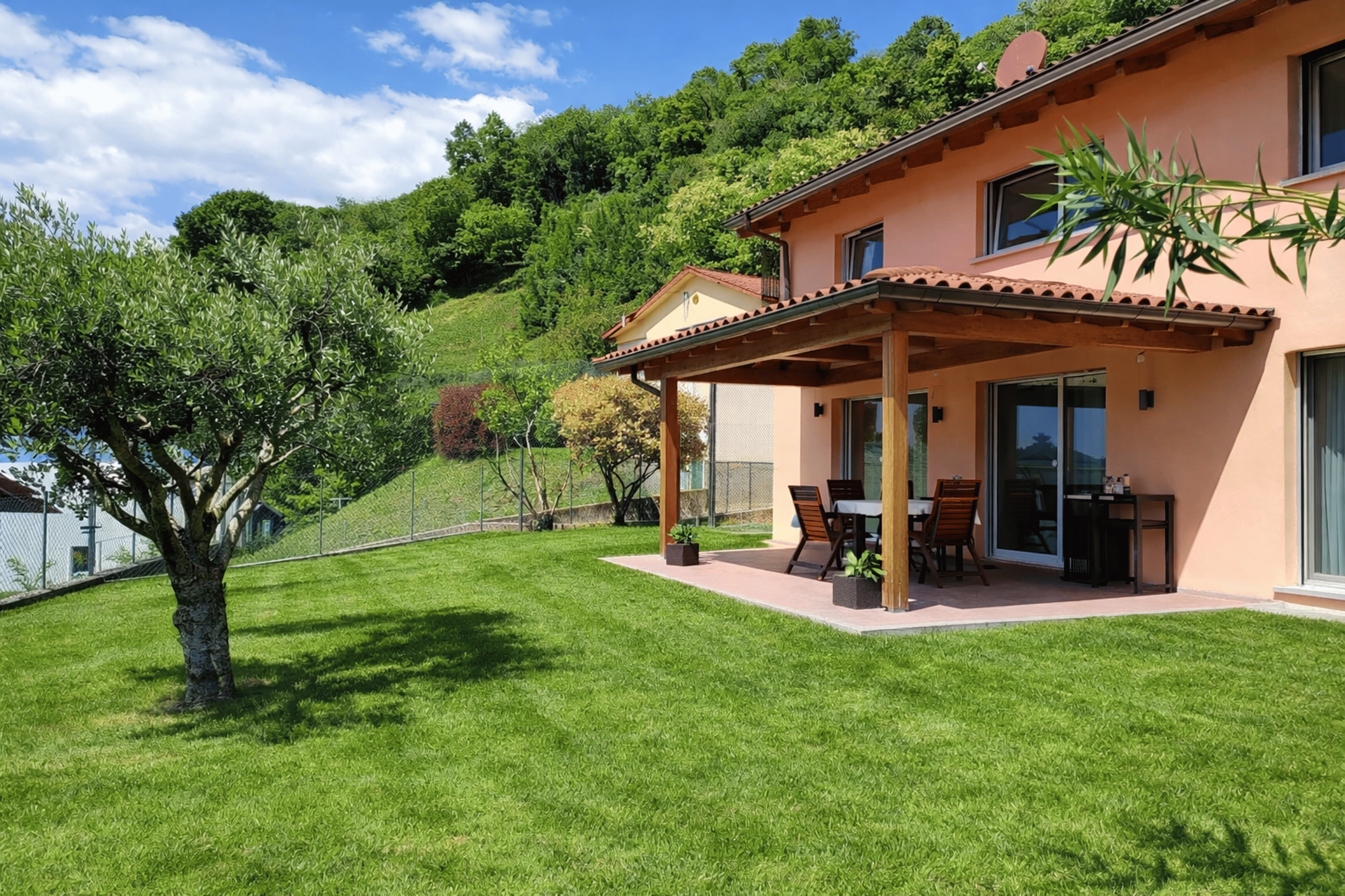 Sonnige 6-Zimmer-Villa mit Garten und Bergsicht in Capriasca (Lugano) - Bild 1