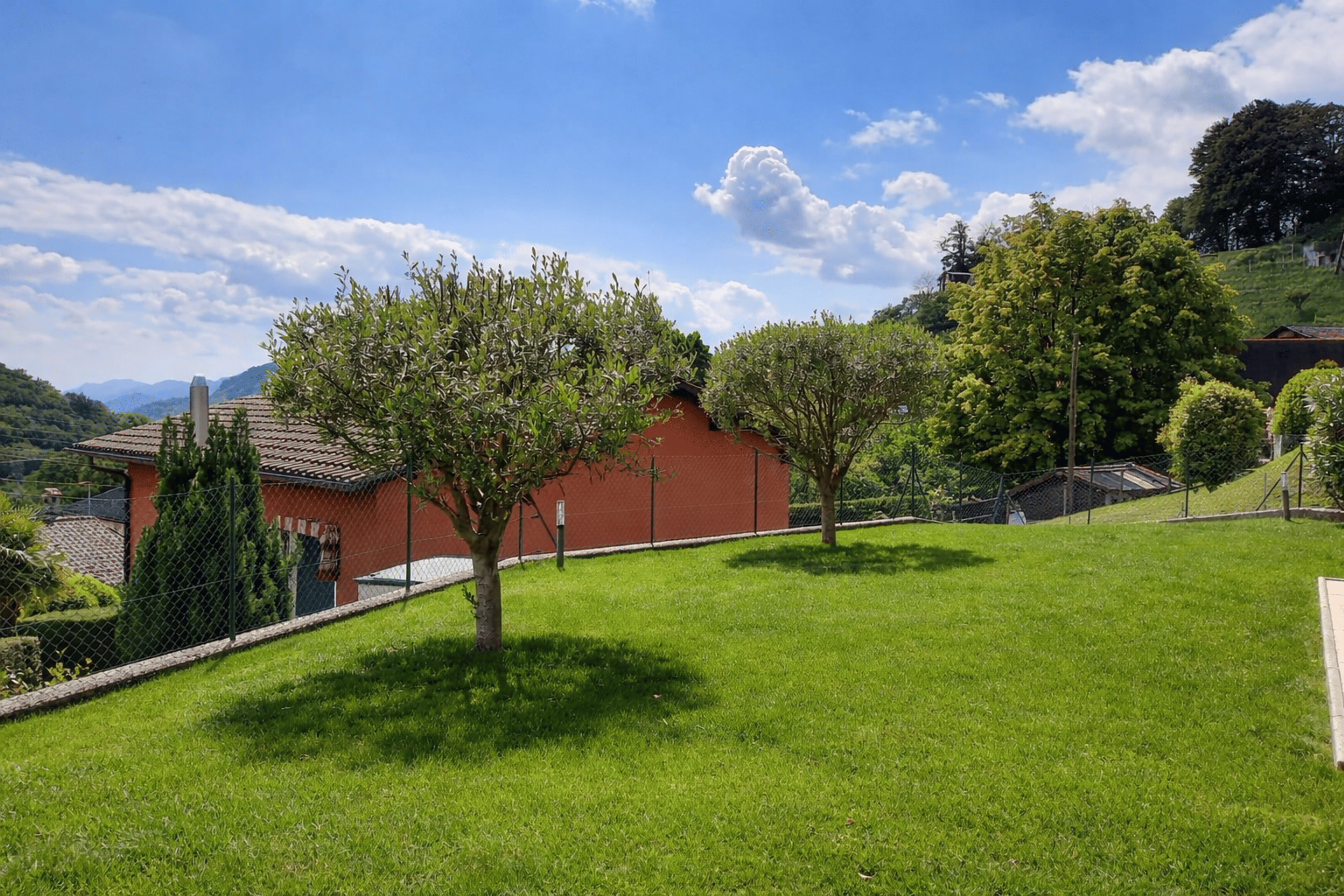 Sonnige 6-Zimmer-Villa mit Garten und Bergsicht in Capriasca (Lugano) - Bild 2