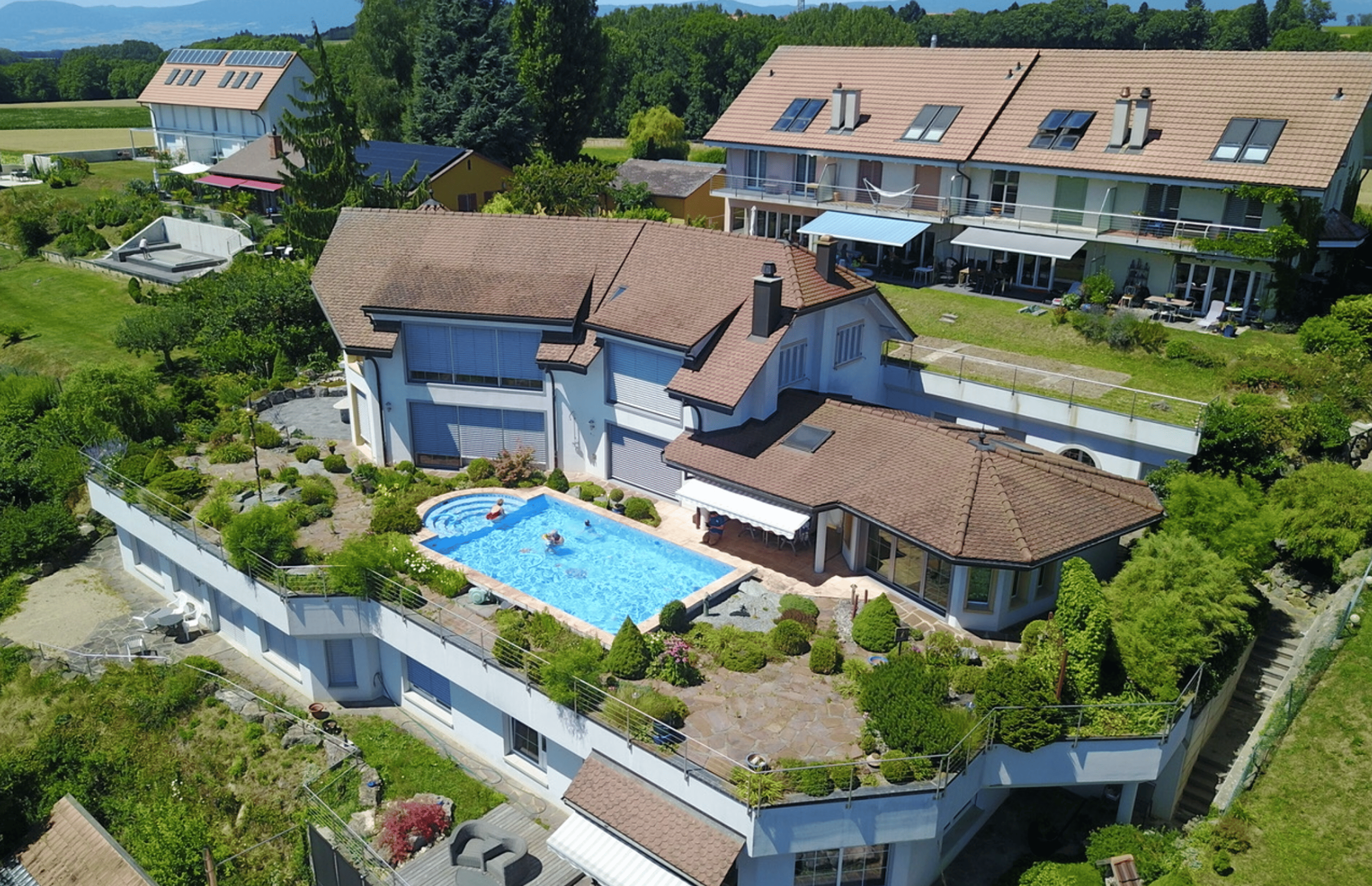 7.5-Zi.-Terrassenhaus mit Pool und Seesicht in Bellerive kaufen - Bild 2