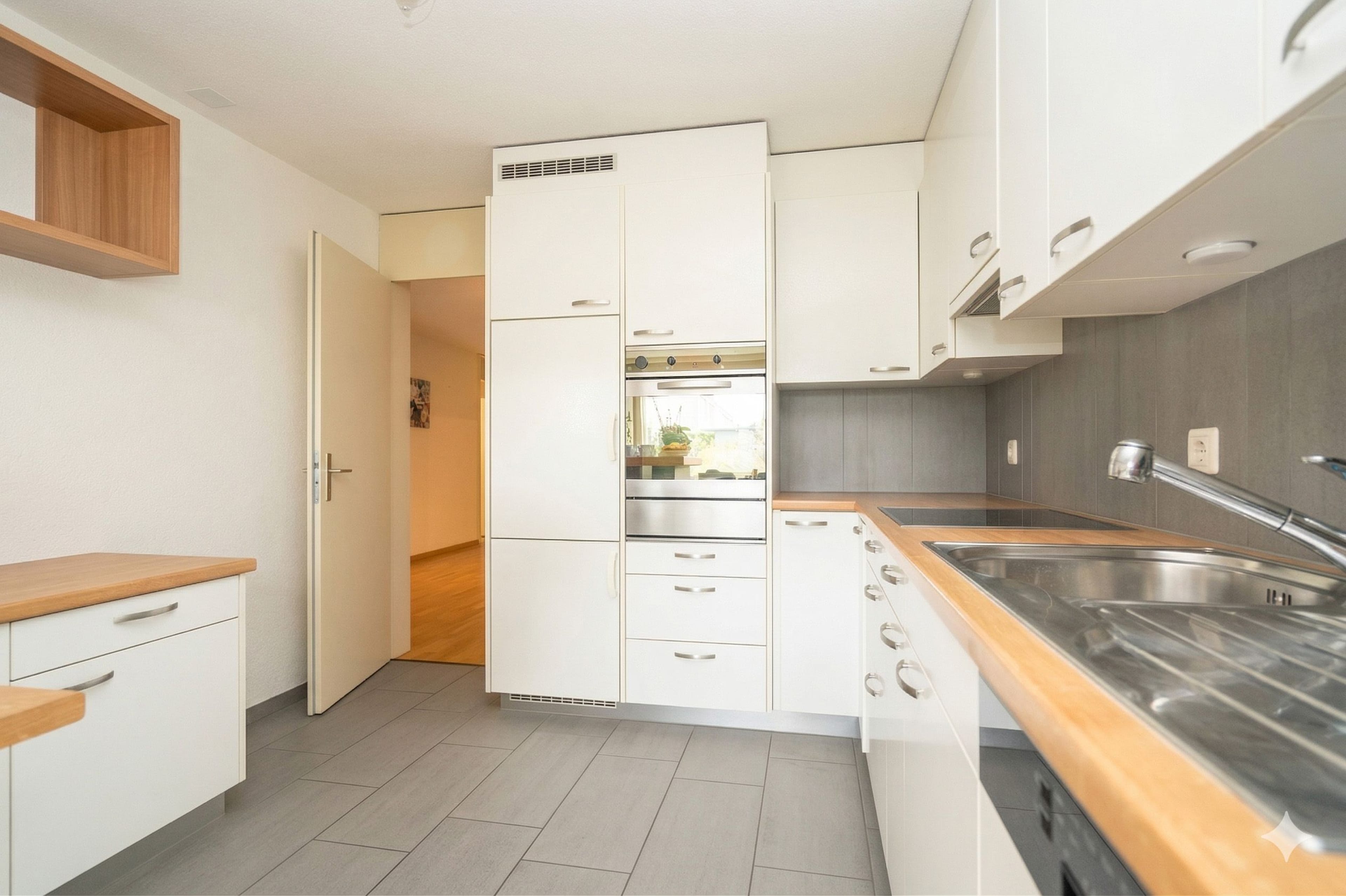 3.5-Zimmer-Wohnung mit Balkon und Einstellplatz in Bolligen - Bild 4