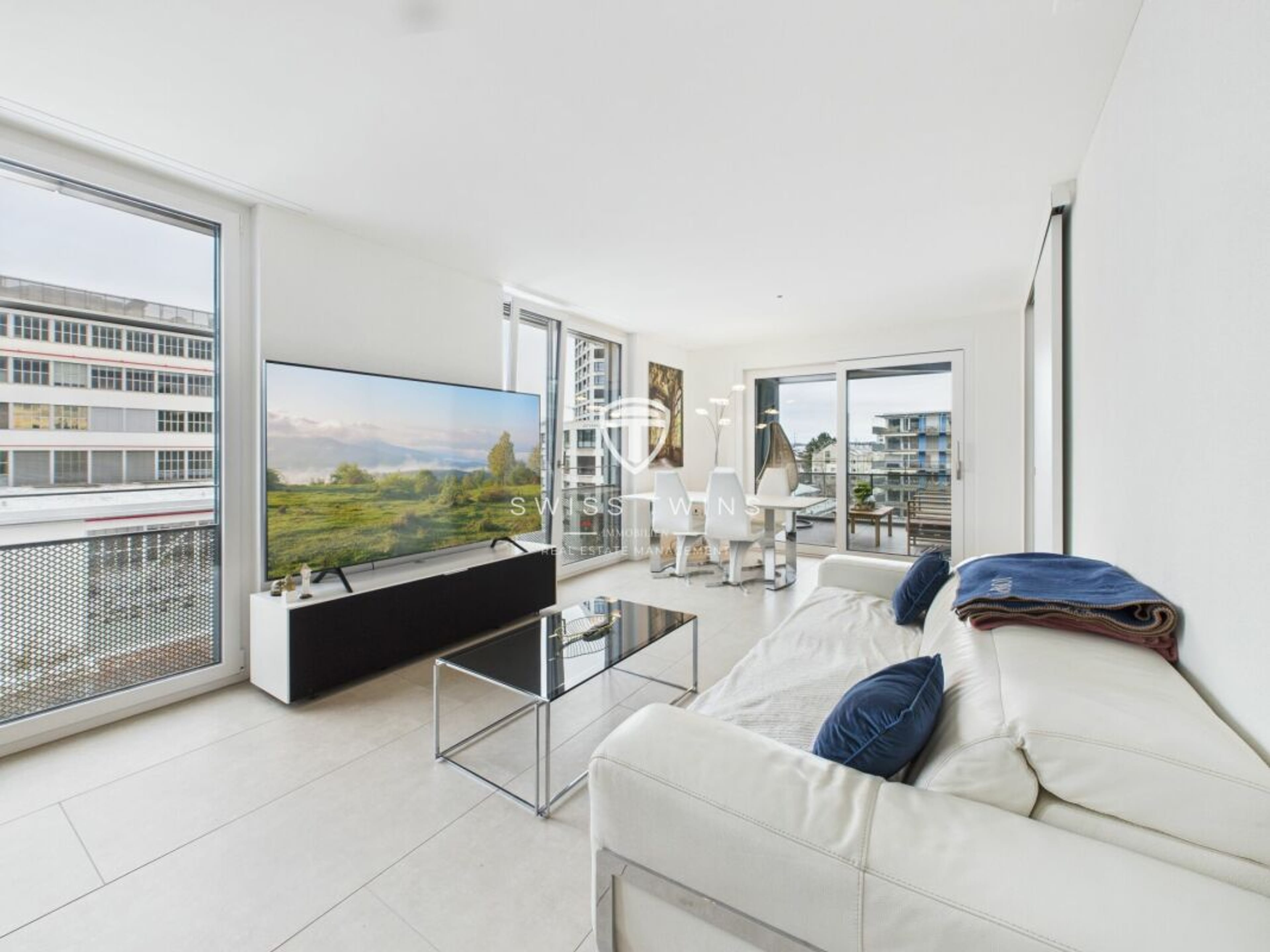 Moderne 3.5-Zimmer-Penthousewohnung mit Loggia in Zürich - Bild 3