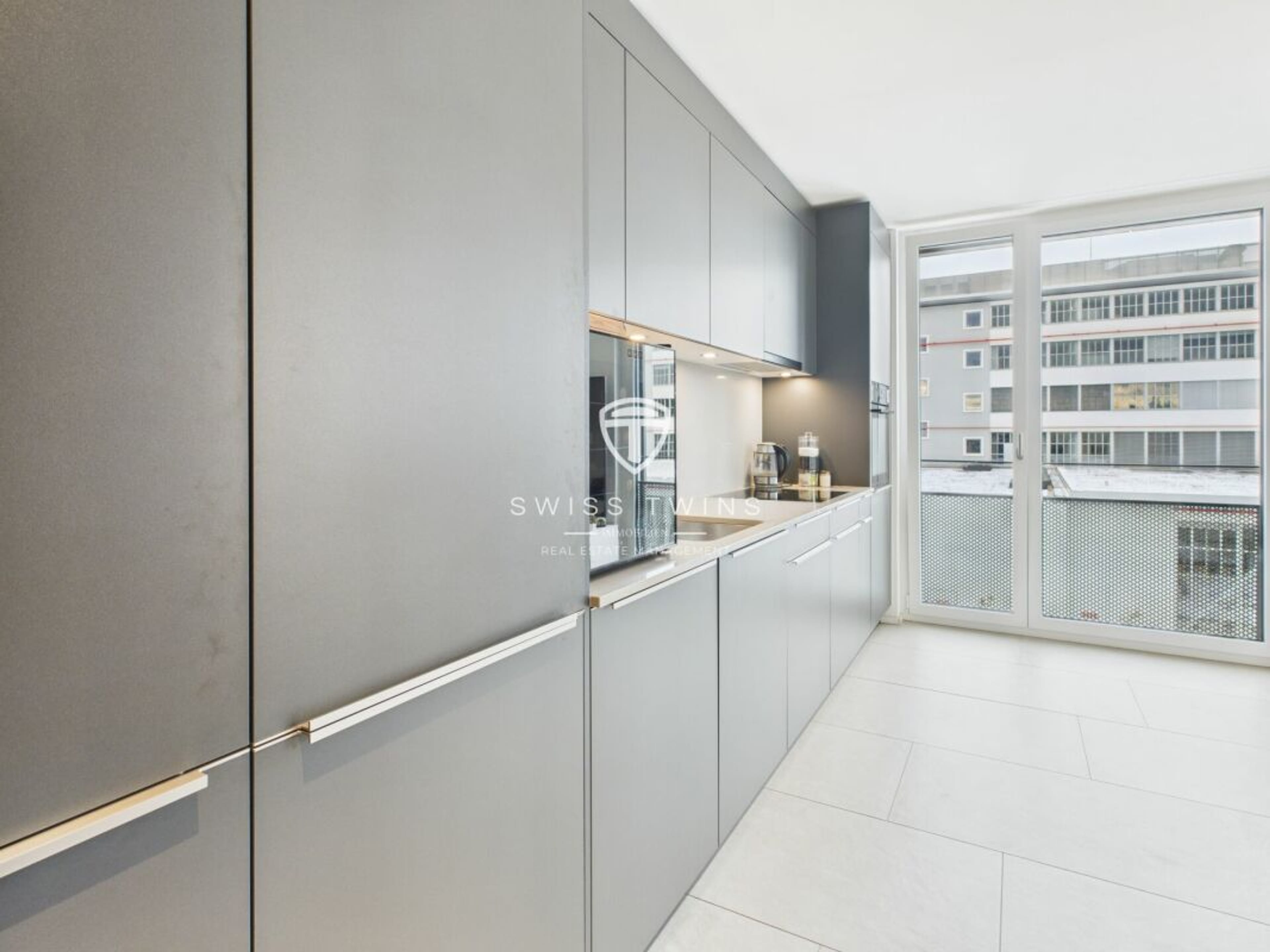 Moderne 3.5-Zimmer-Penthousewohnung mit Loggia in Zürich - 13