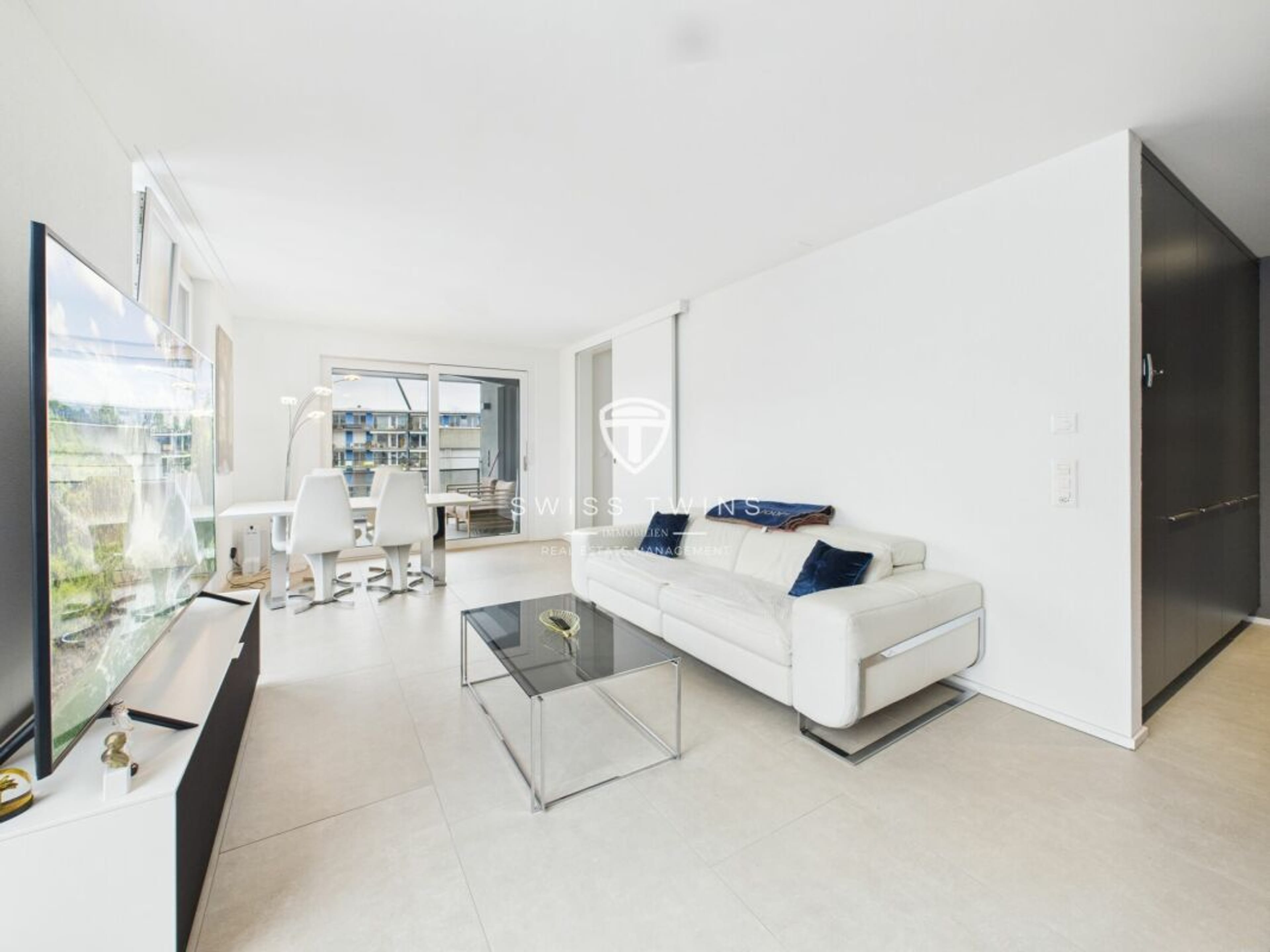 Moderne 3.5-Zimmer-Penthousewohnung mit Loggia in Zürich - Bild 2