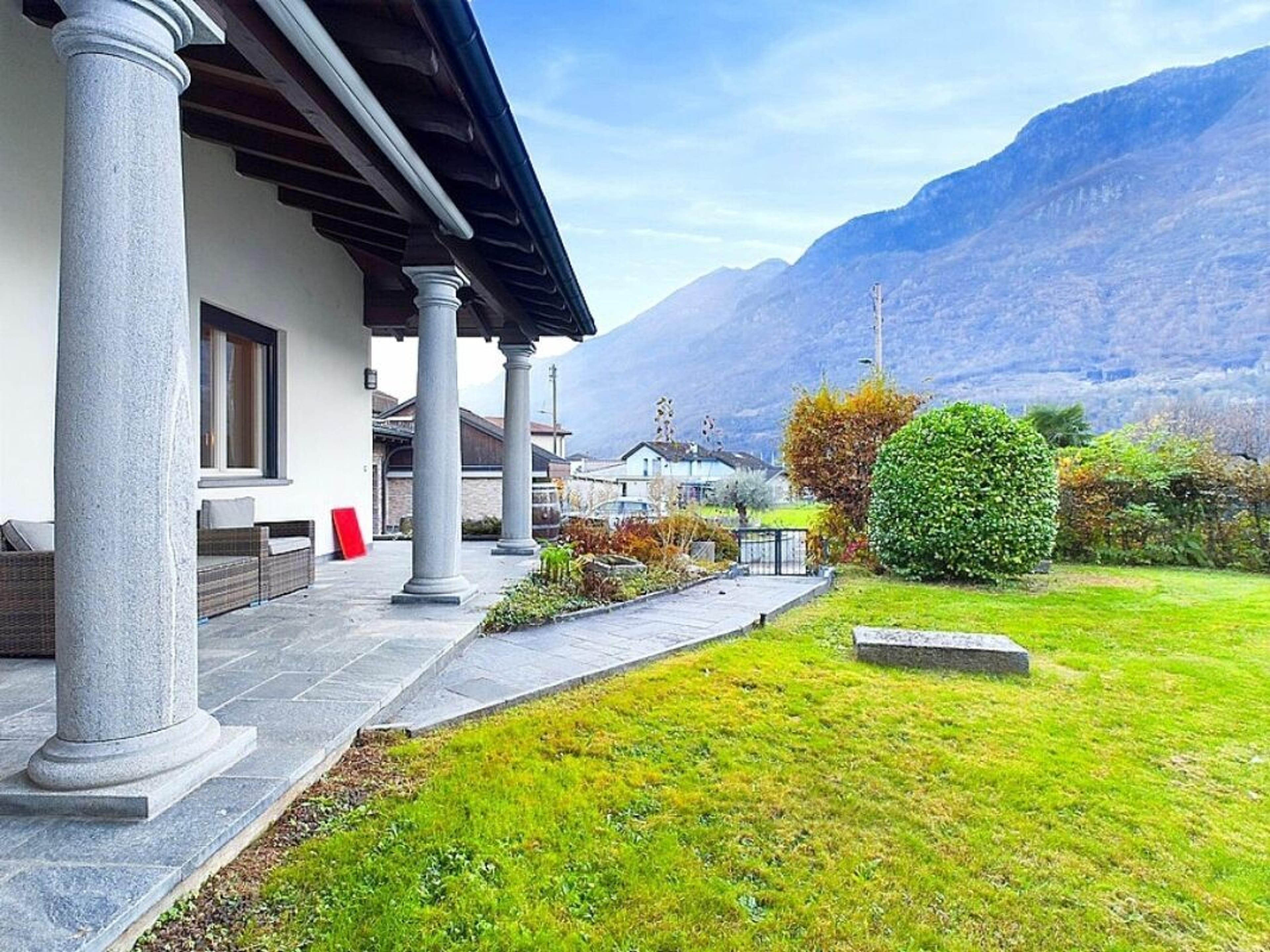 5.5-Zimmer-Villa mit Bergblick und Garten in Biasca - kaufen - 2