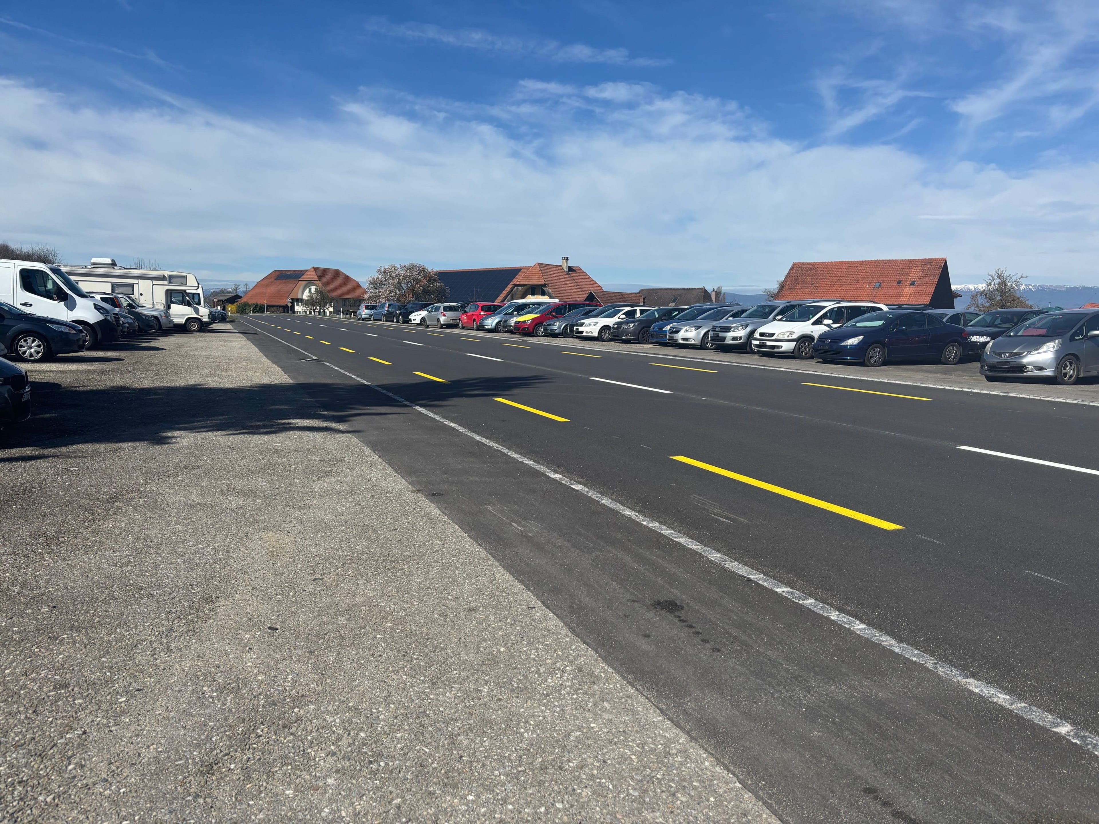 Ertragsstarkes Wohn-Gewerbehaus, 3 Einheiten, 120 Parkplätze - Bild 3