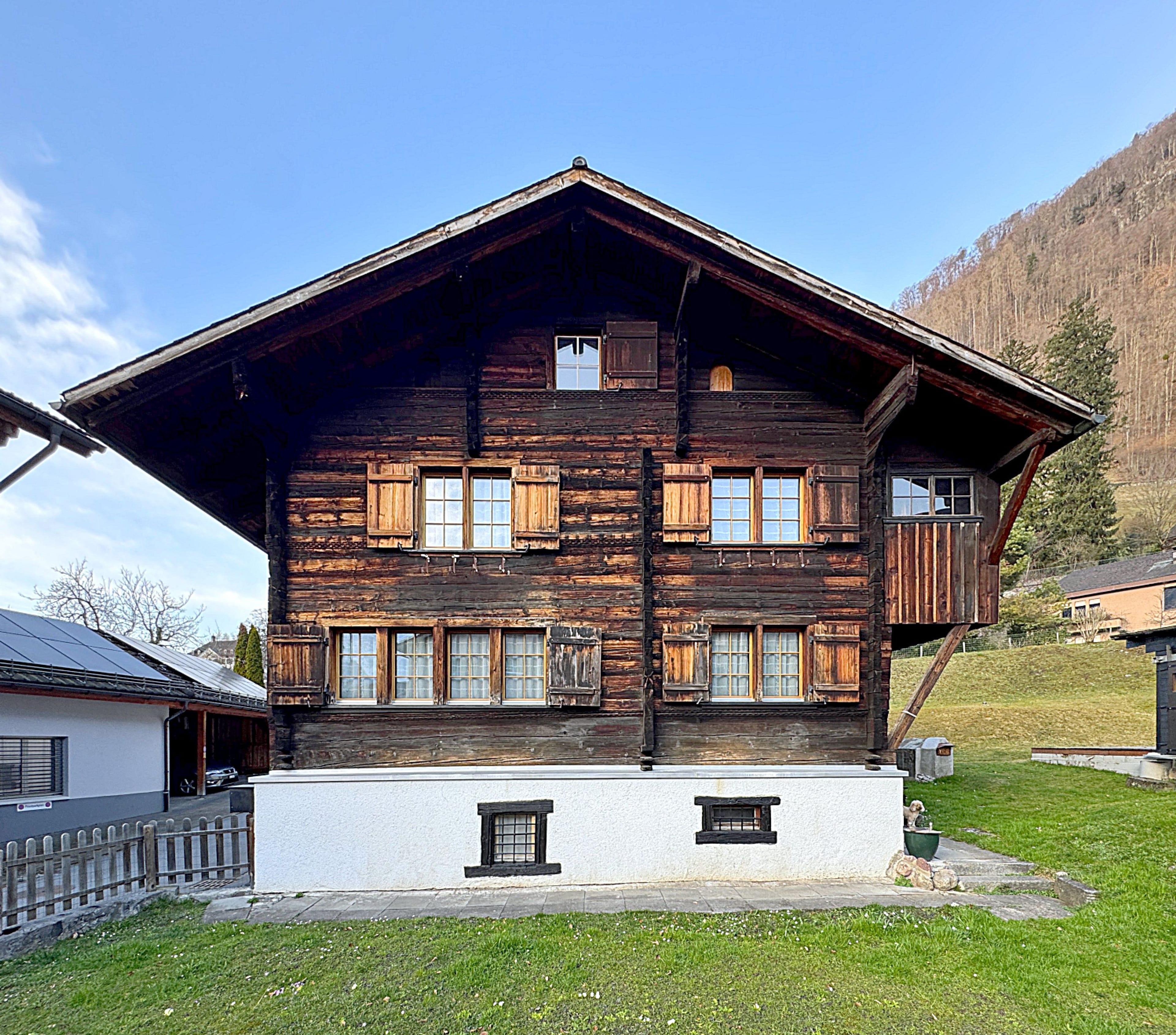 Historisches 5.5-Zi.-Haus von Mollis, top saniert 2017 - kaufen - Bild 1