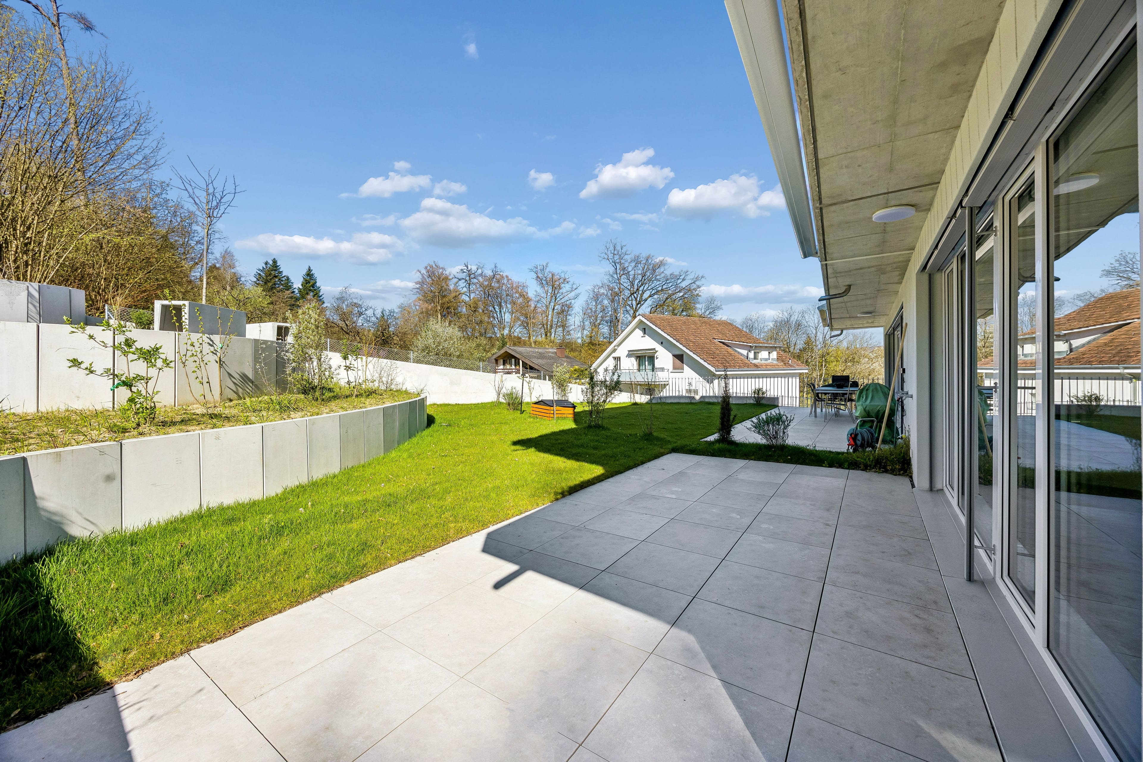 2.5-Zi.-Gartenwohnung mit grosser Terrasse in Neuenhof - Bild 2