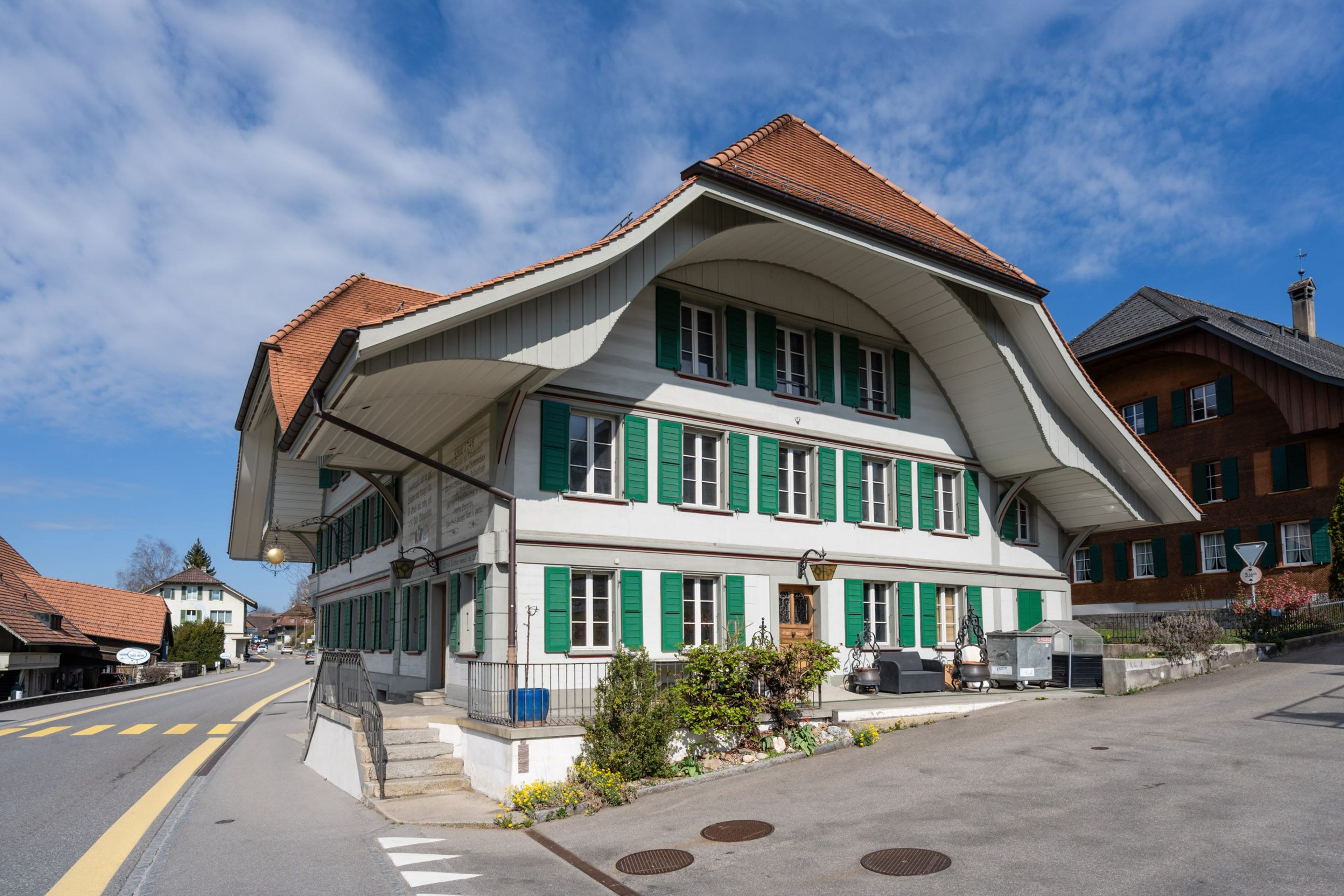 Gasthof Sonne: Wohn-Gewerbehaus in Grosshöchstetten kaufen - Bild 2